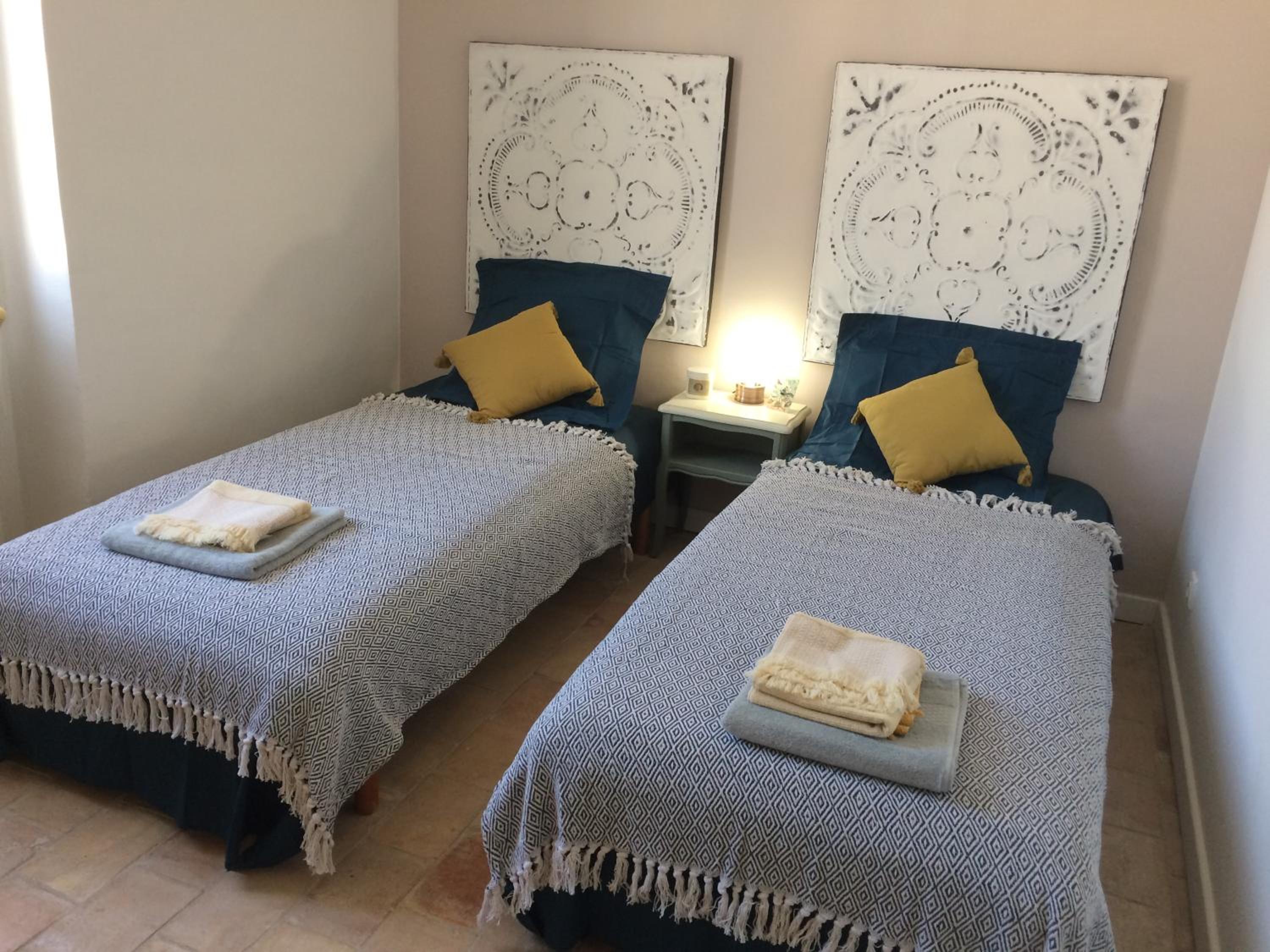 Double Room with Private Bathroom - Photo 2