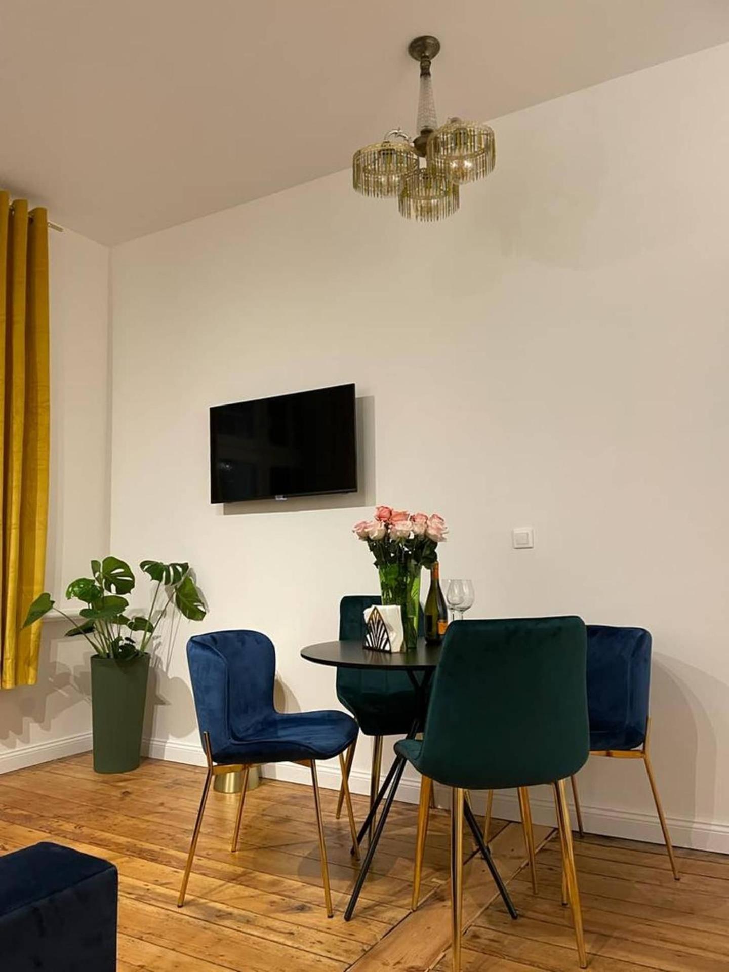 One-Bedroom Apartment - Photo 4
