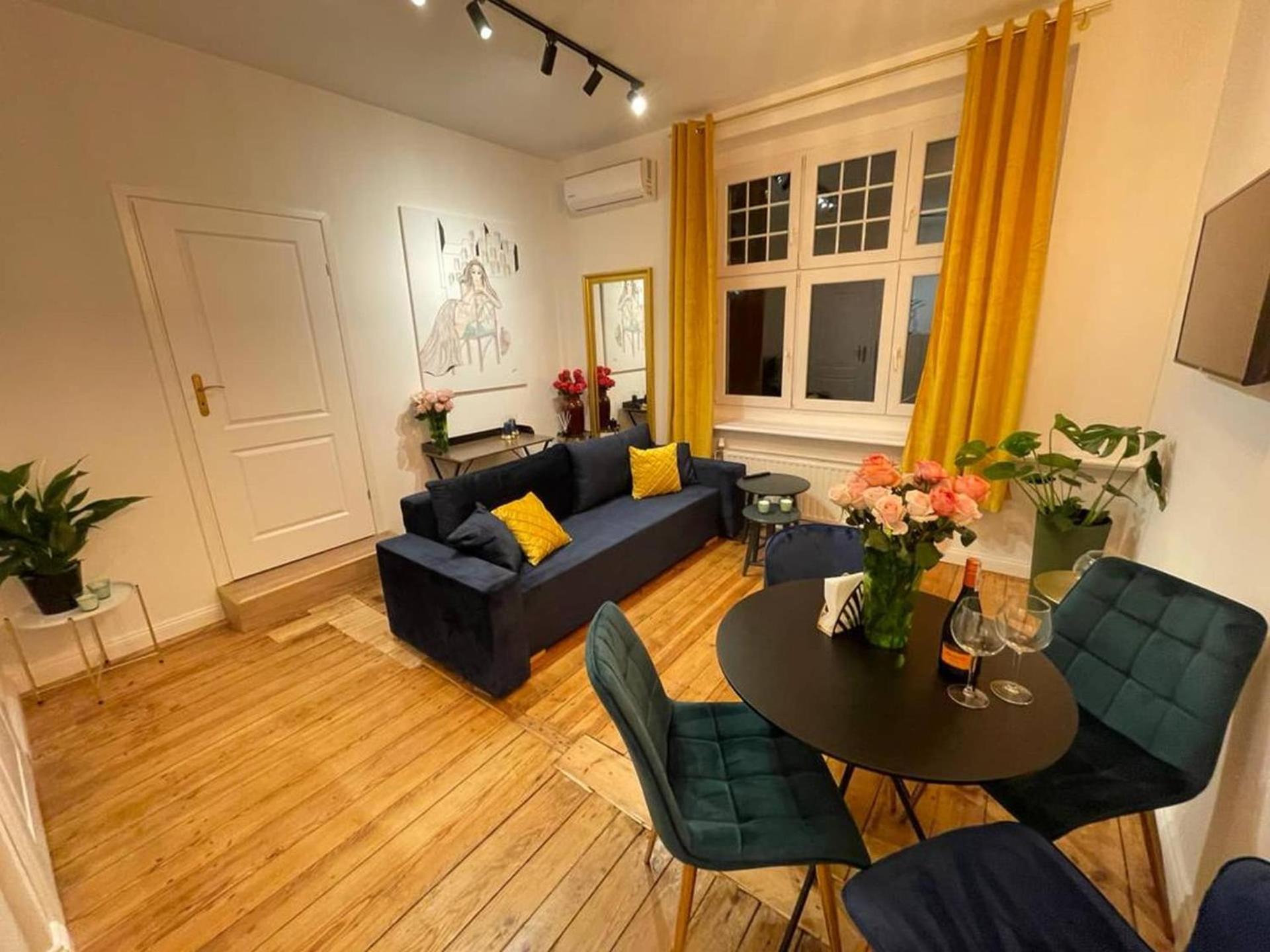 One-Bedroom Apartment - Photo 3