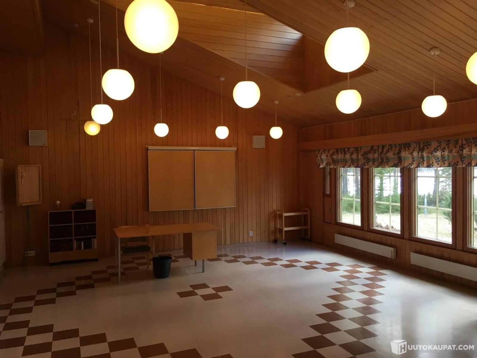 Apartment with Lake View - Photo 11