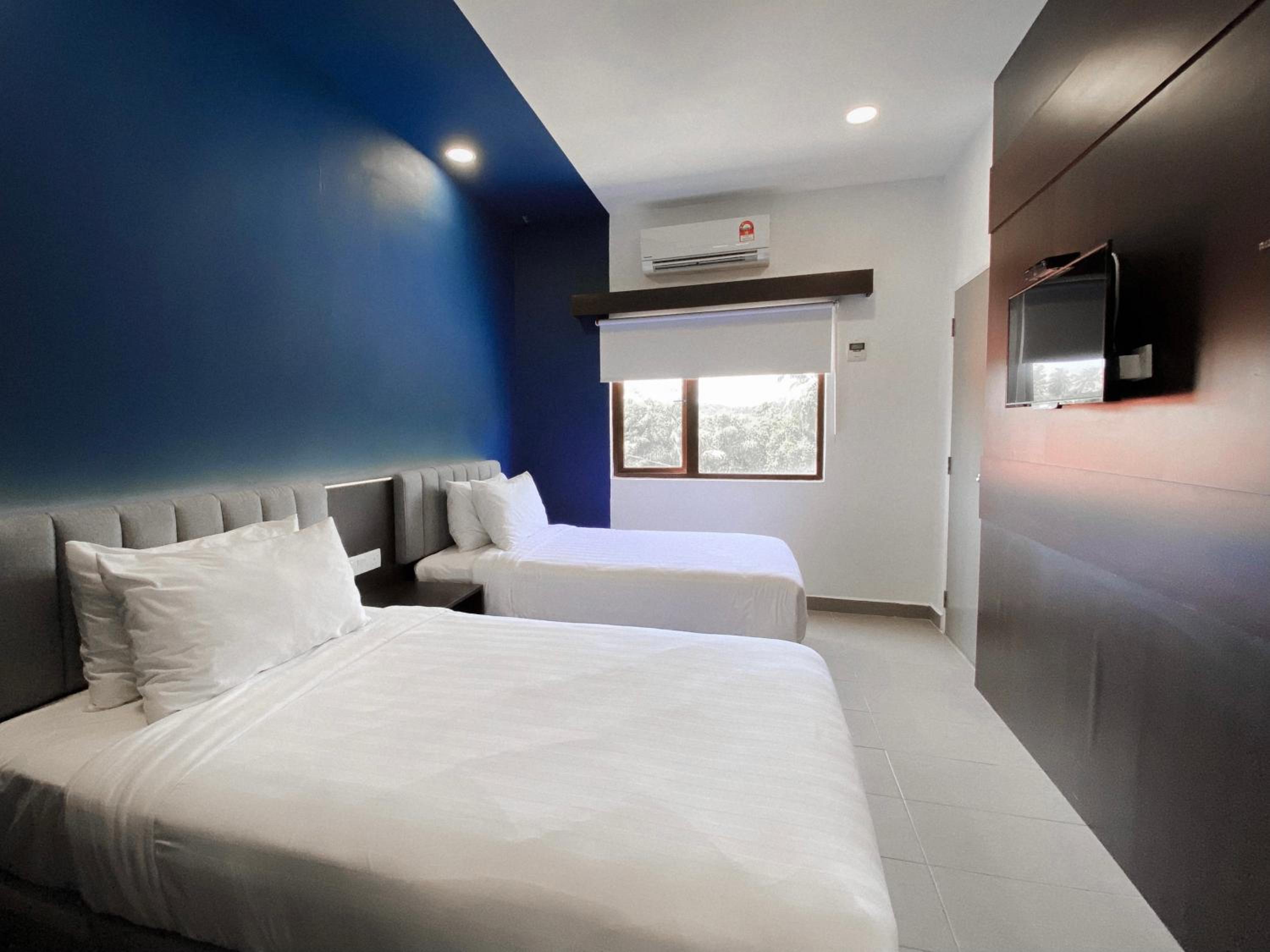 Standard Twin Room - Photo 8
