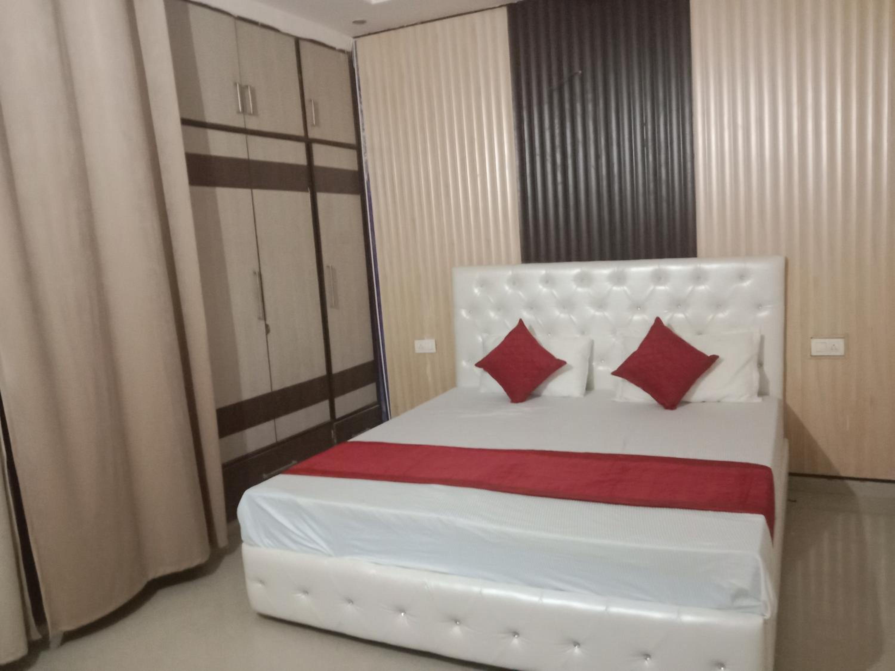 Deluxe Double Room (1 adult + 2 children) photo 2