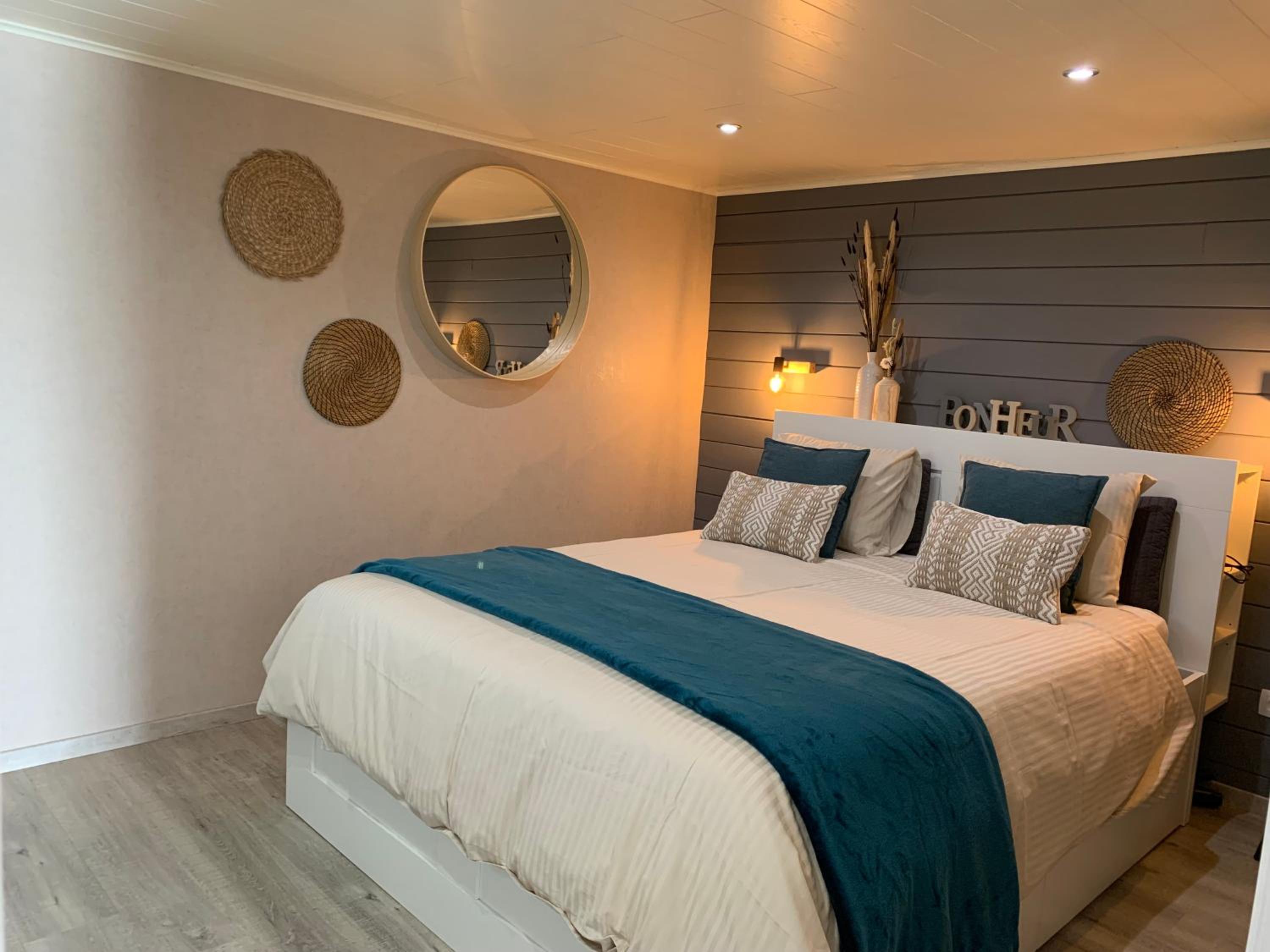 One-Bedroom House photo 1