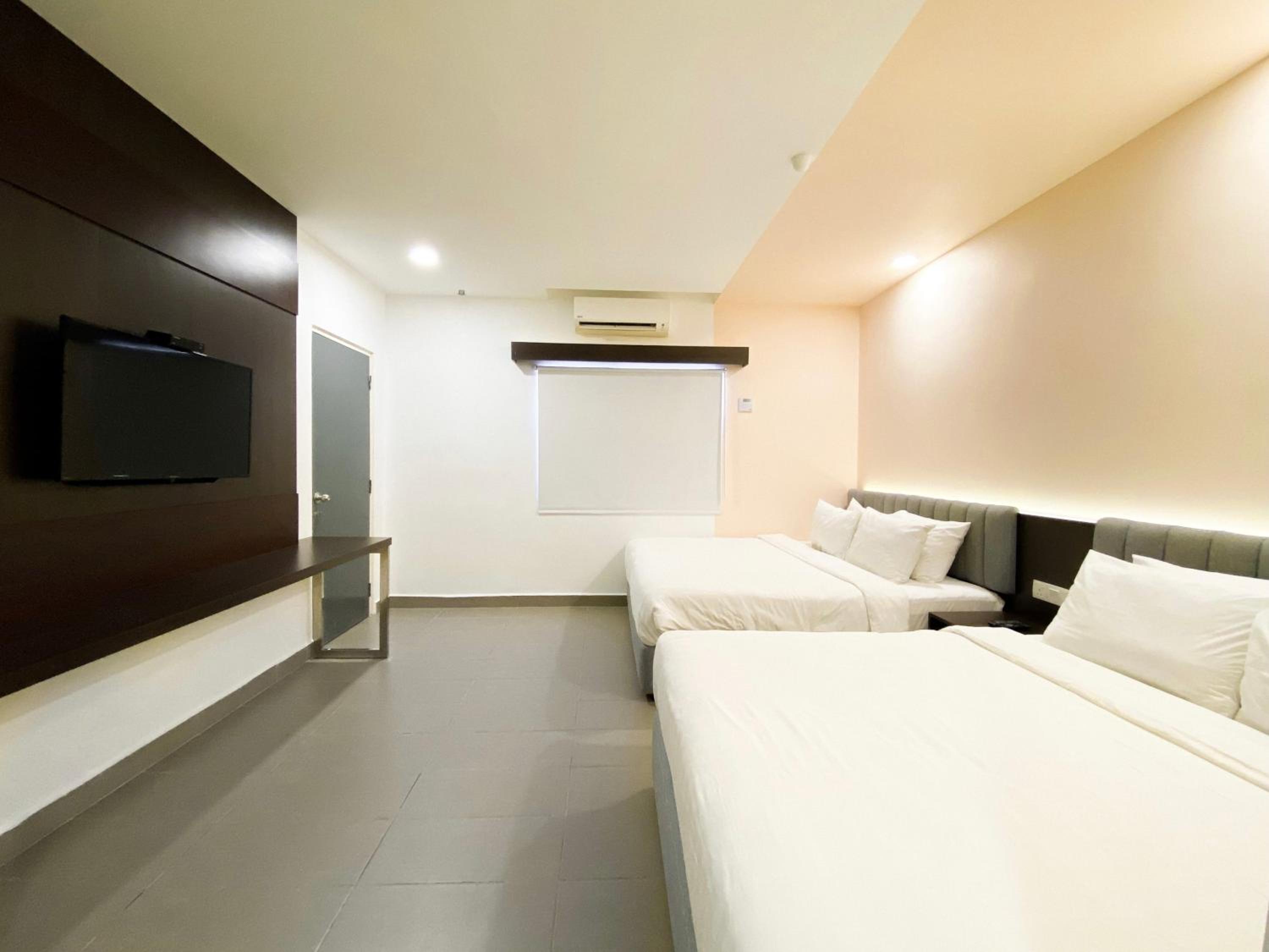 Standard Family Room - Photo 2