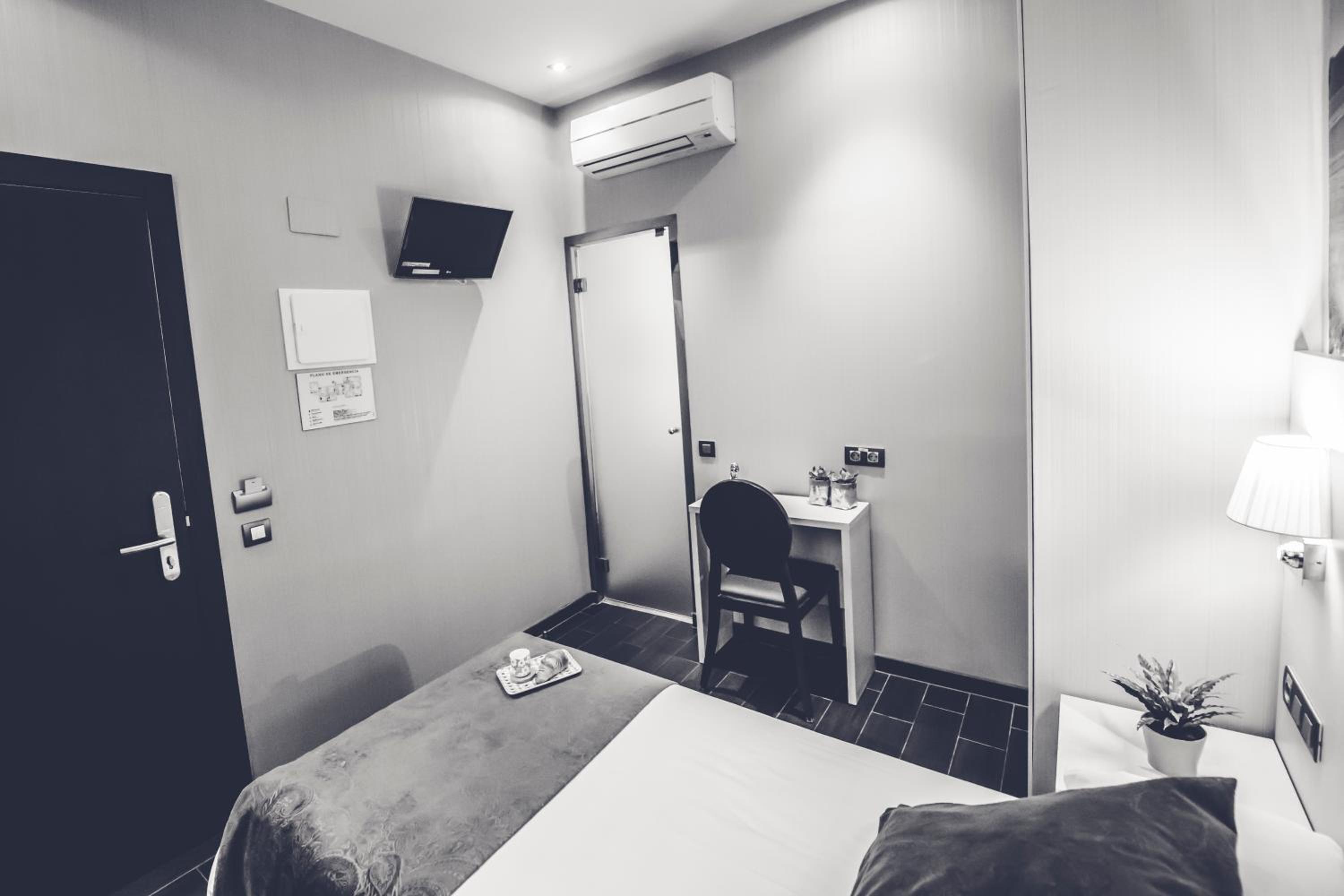 Single Room photo 3