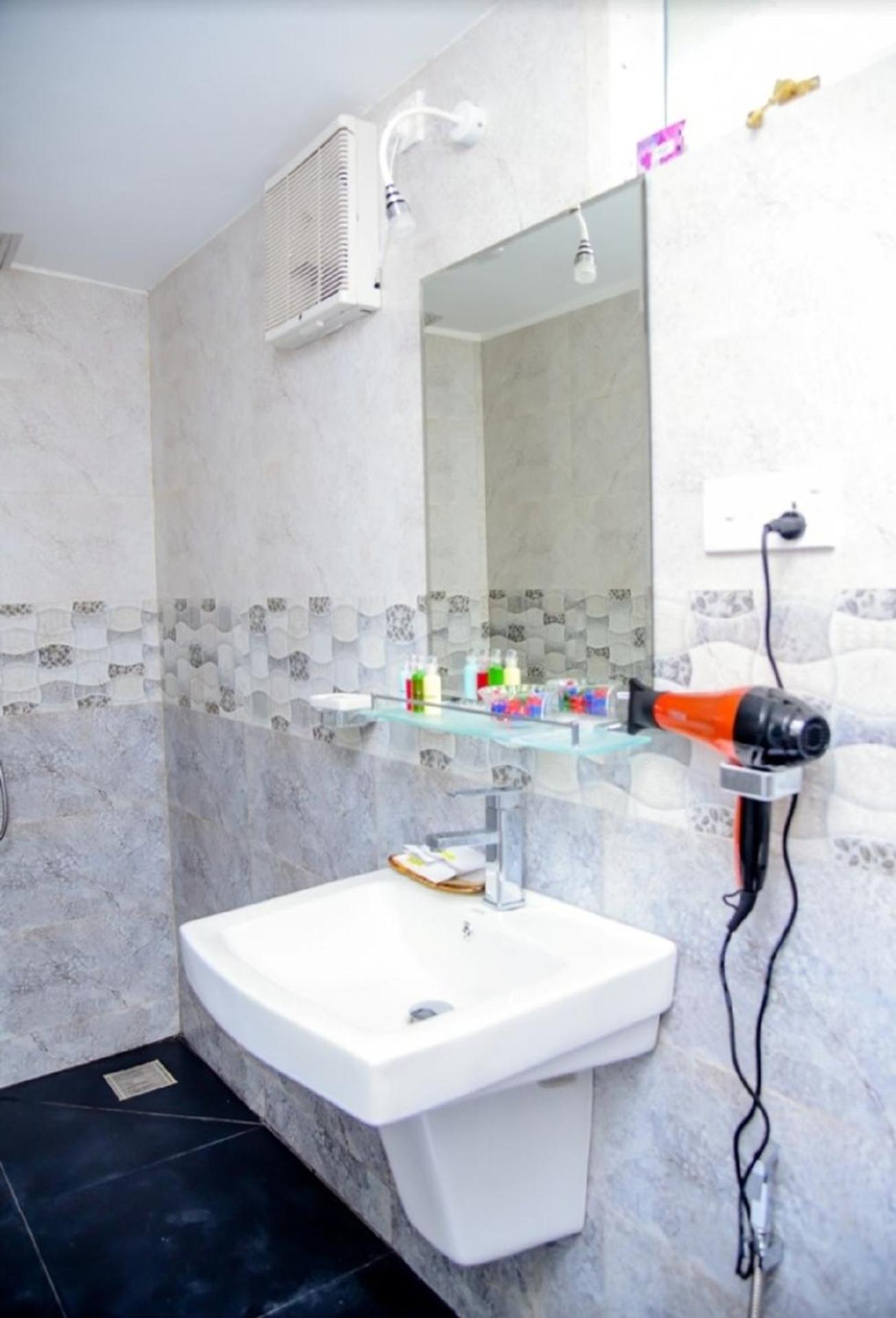 Deluxe Double Room - Photo 25
