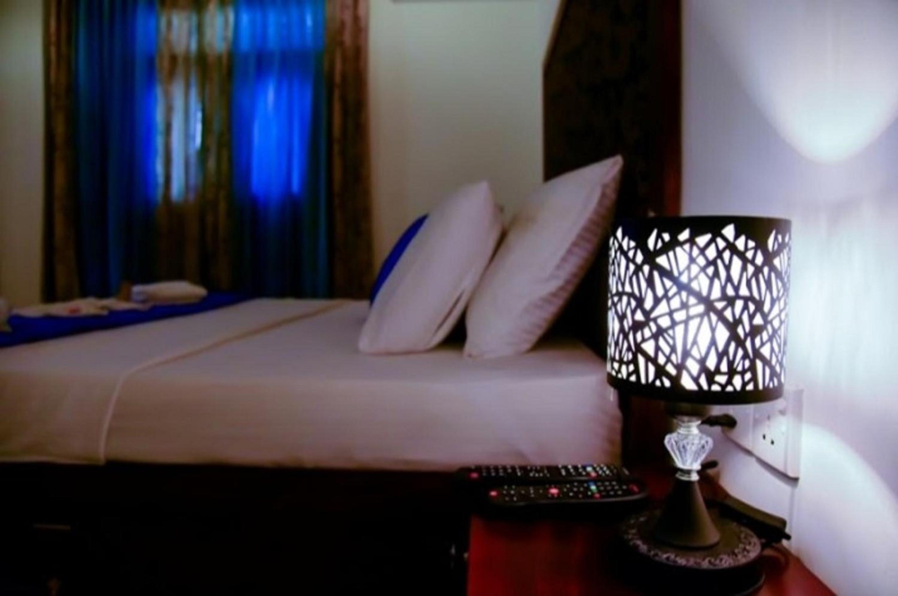 Deluxe Double Room - Photo 9