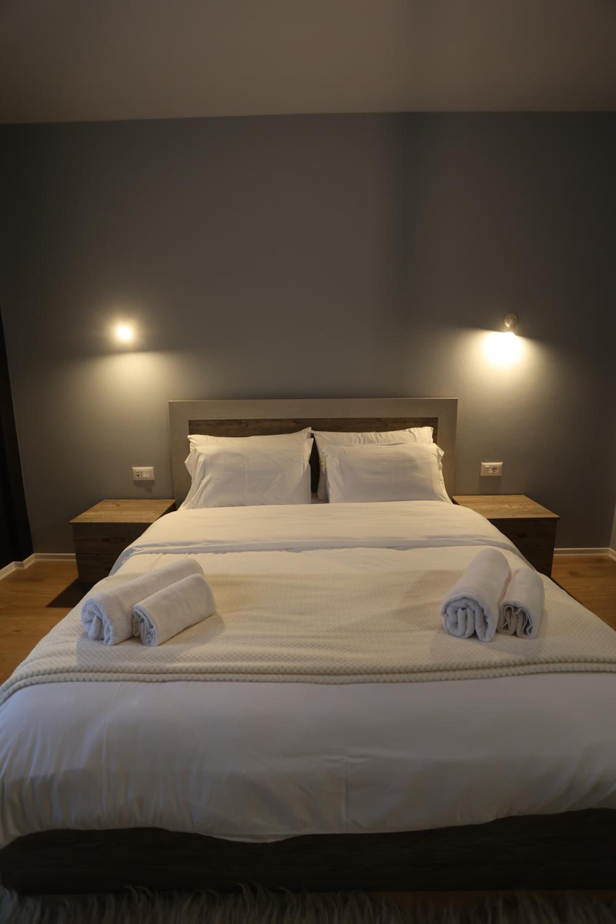 Deluxe Double Room with Bath photo 3
