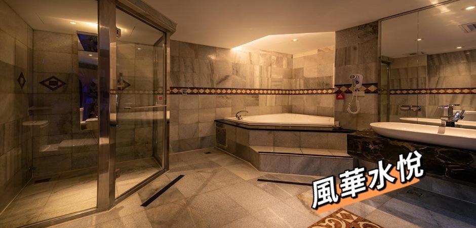 Deluxe King Room (Ktv) photo 2