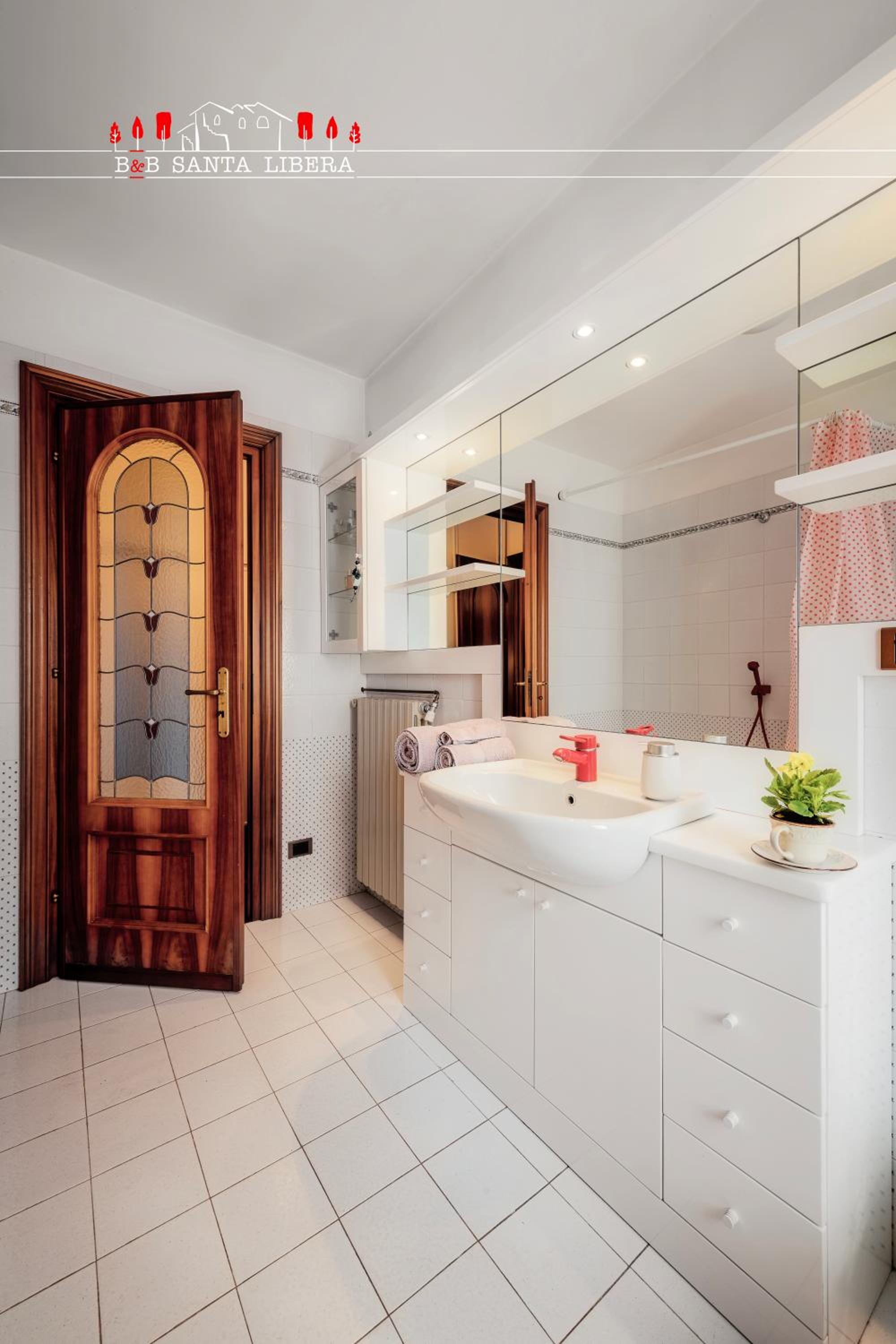 Double Room with Private Bathroom and Balcony - Photo 5