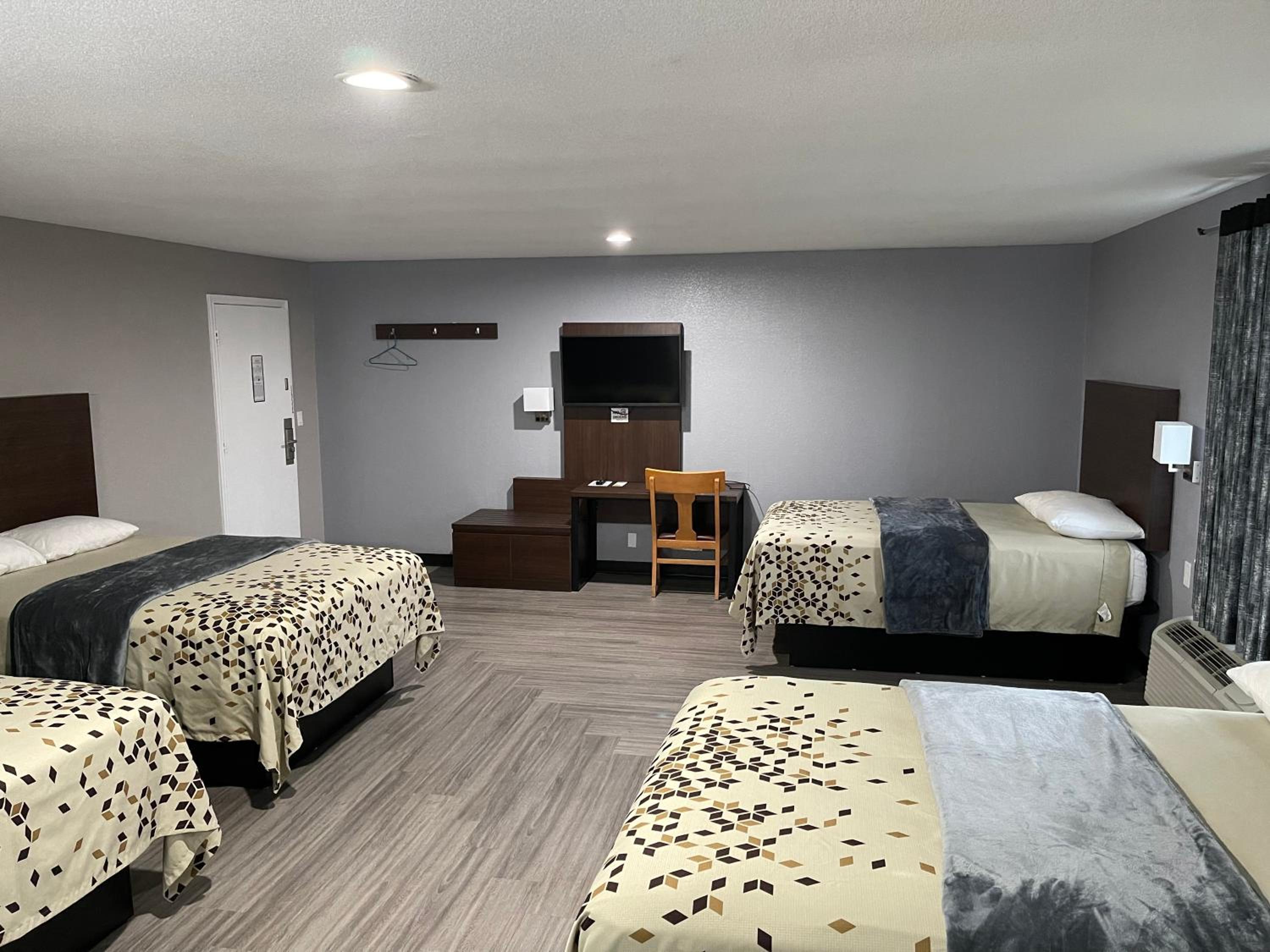 Family Two-Bedroom Suite photo 3
