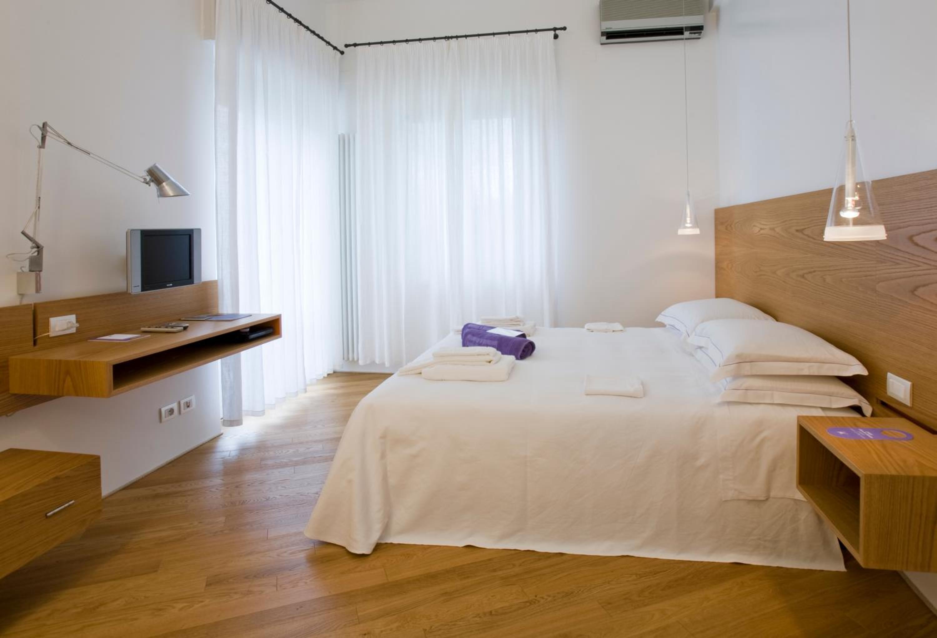 Deluxe Double or Twin Room photo 3