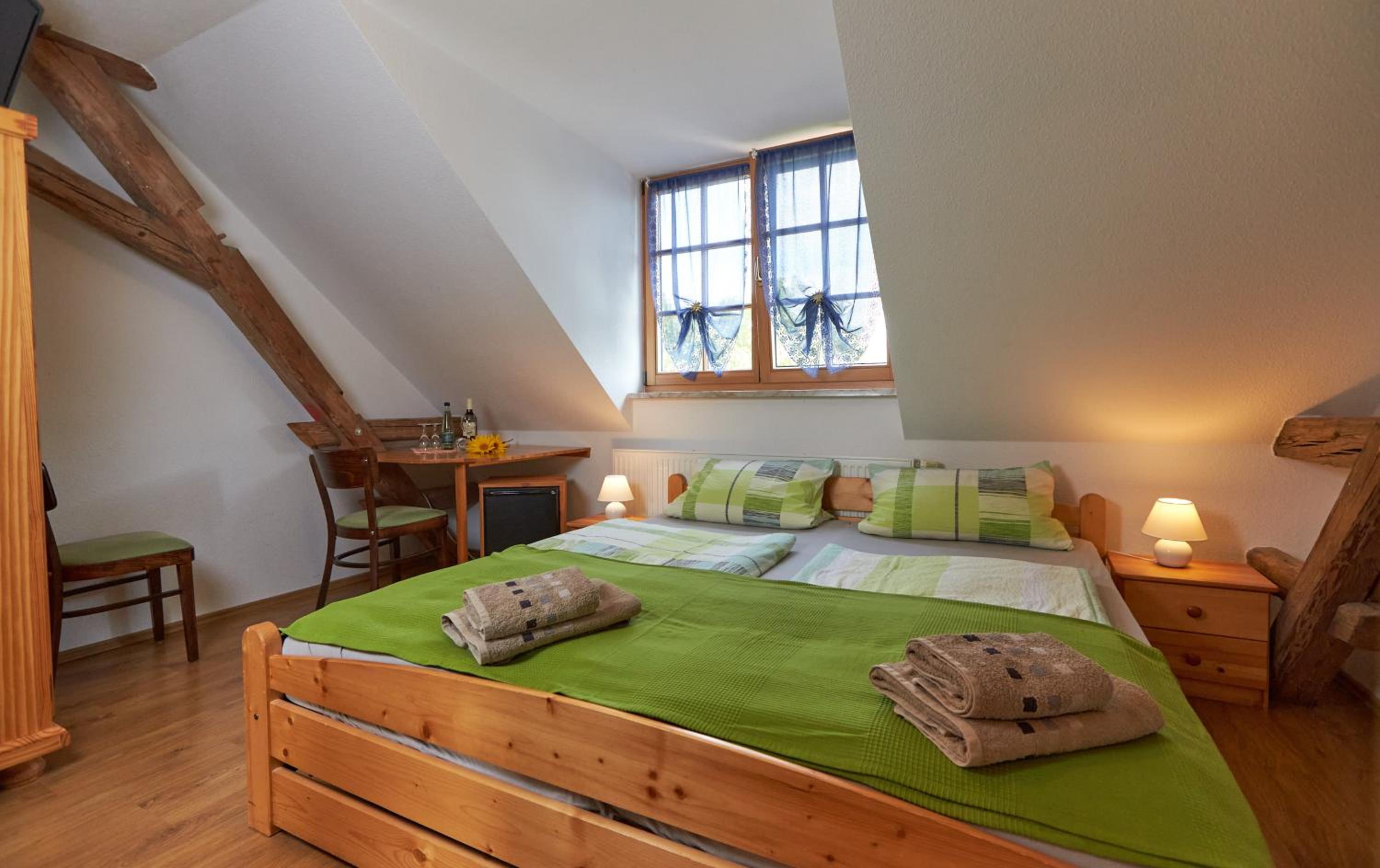 Budget Double Room - Photo 11