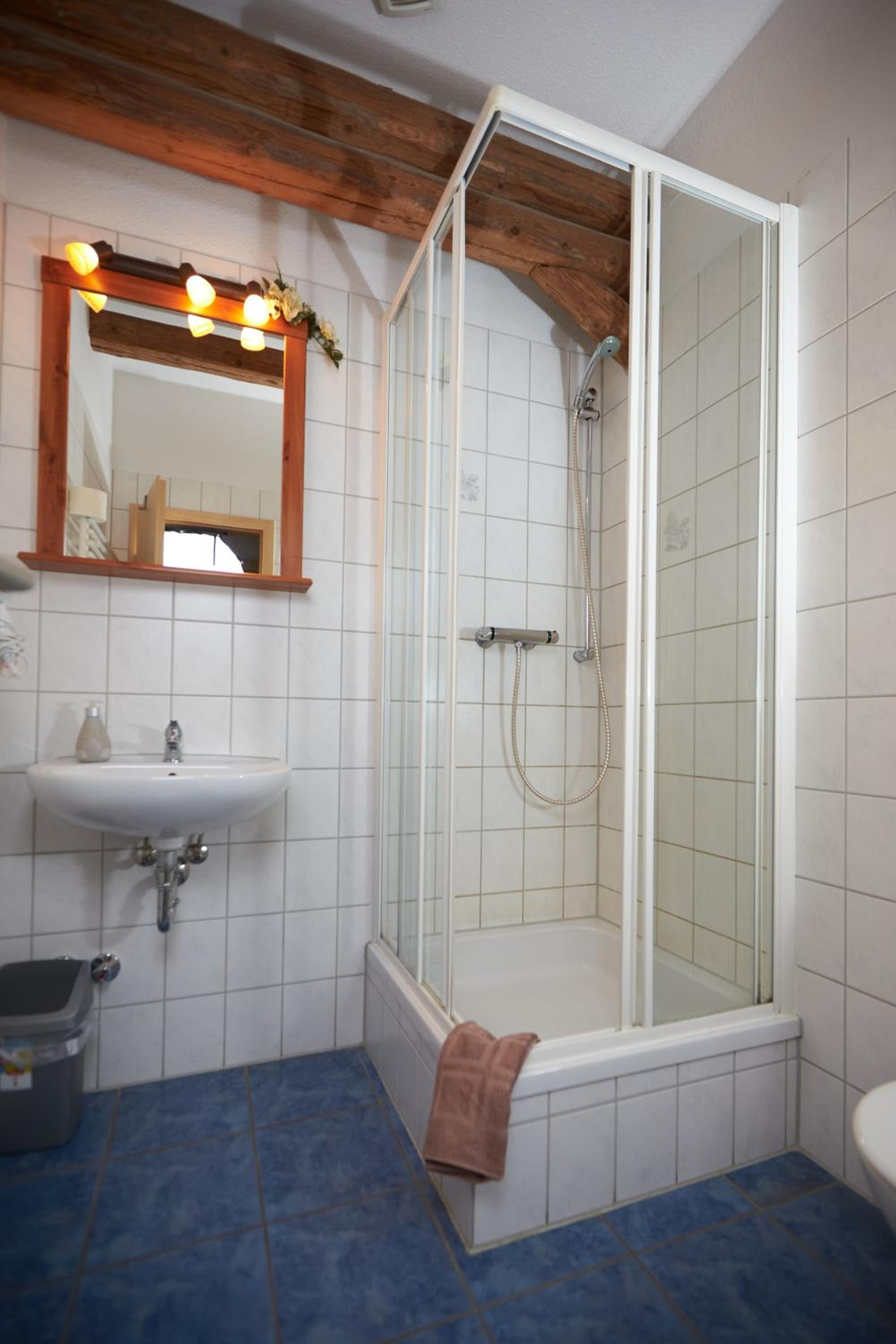 Budget Double Room - Photo 20