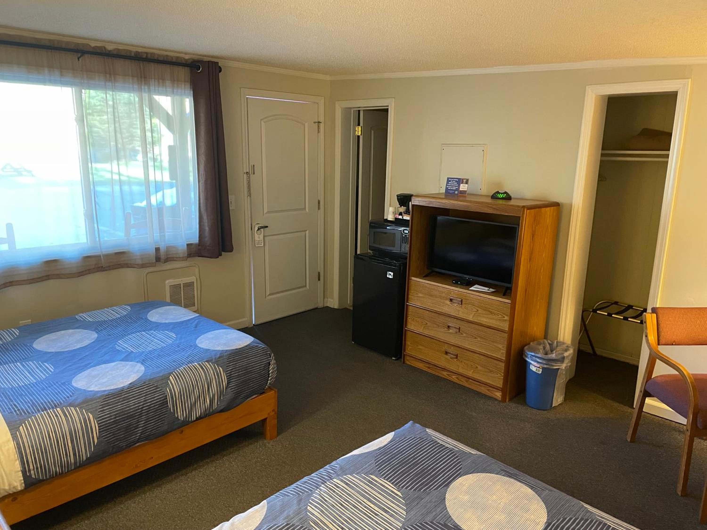 Double Room with Two Double Beds - Non-Smoking photo 2