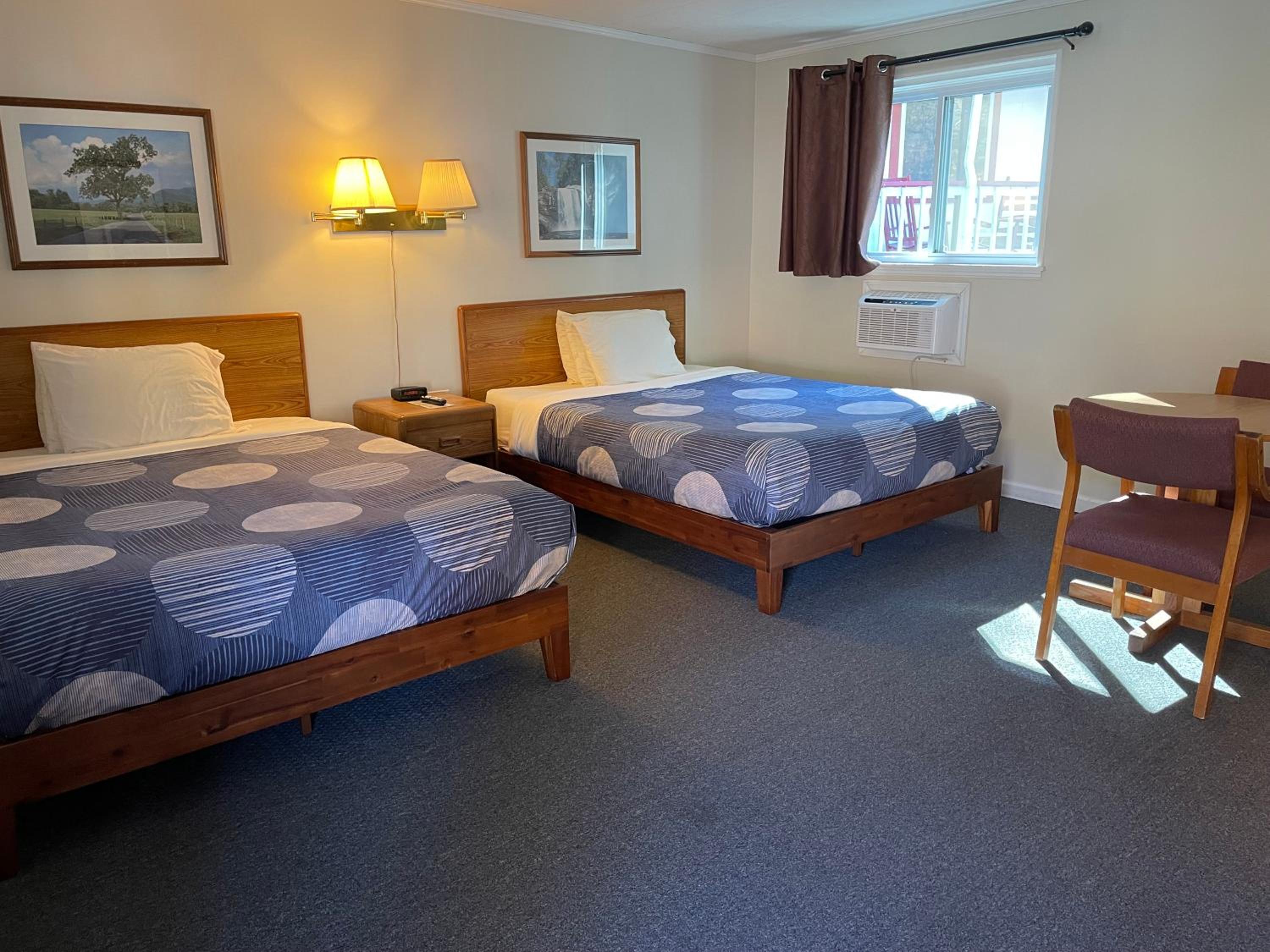 Queen Room with Two Queen Beds - Non-Smoking photo 1
