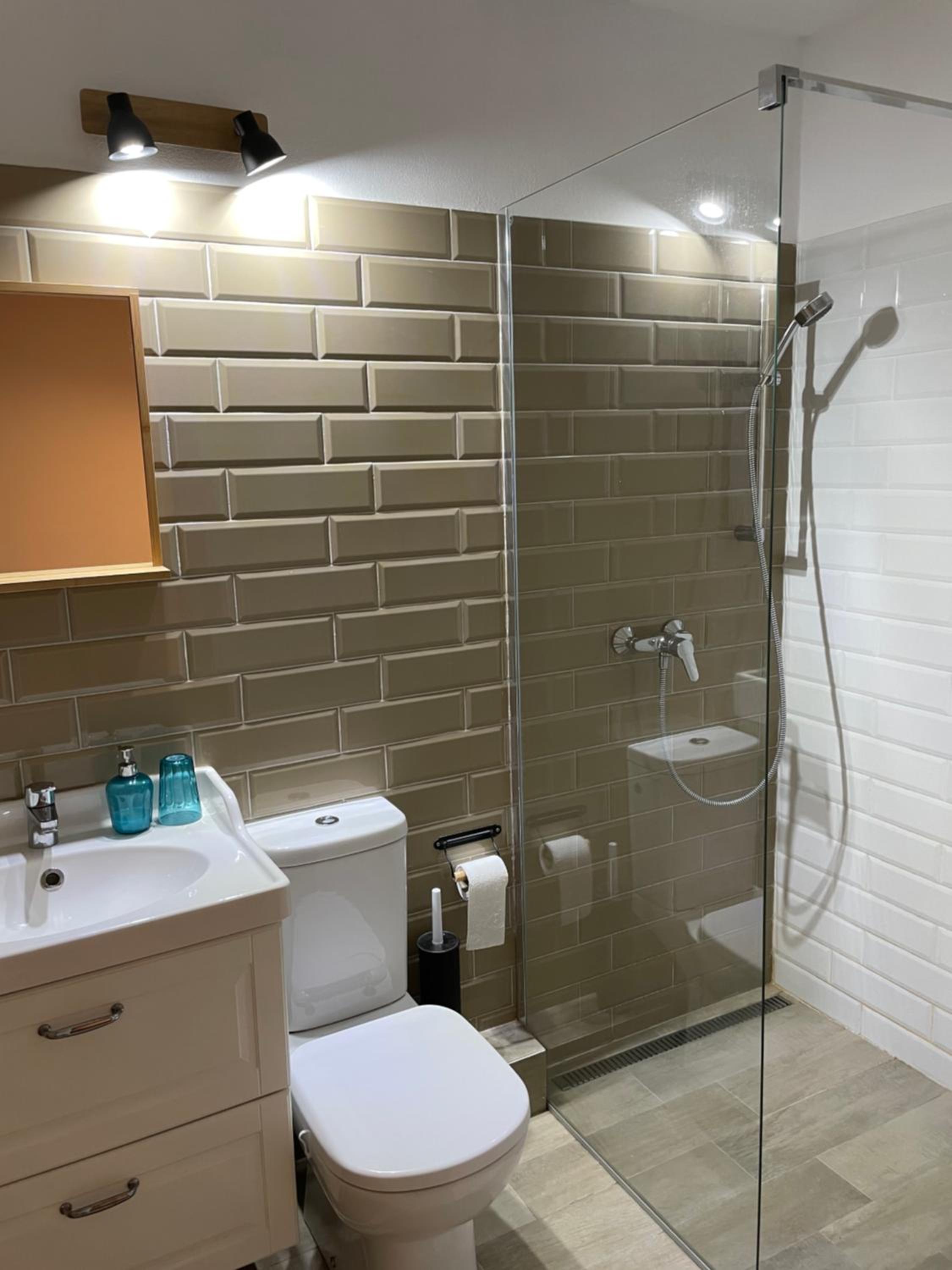 Double or Twin Room - Photo 4