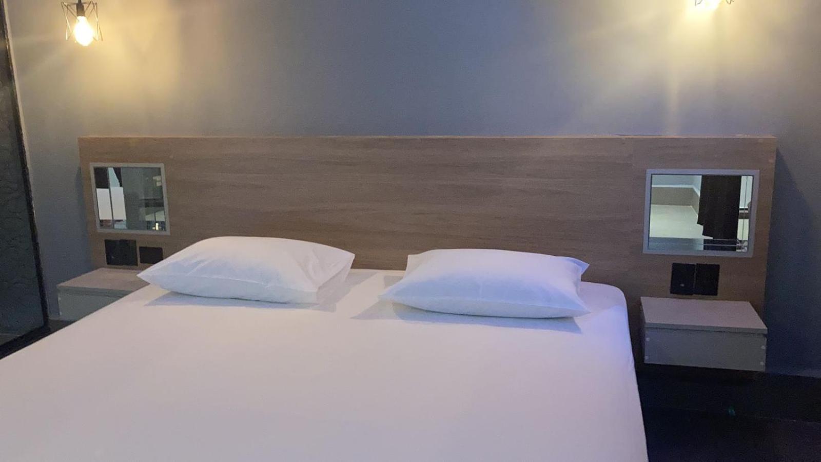 Suite - Photo 11