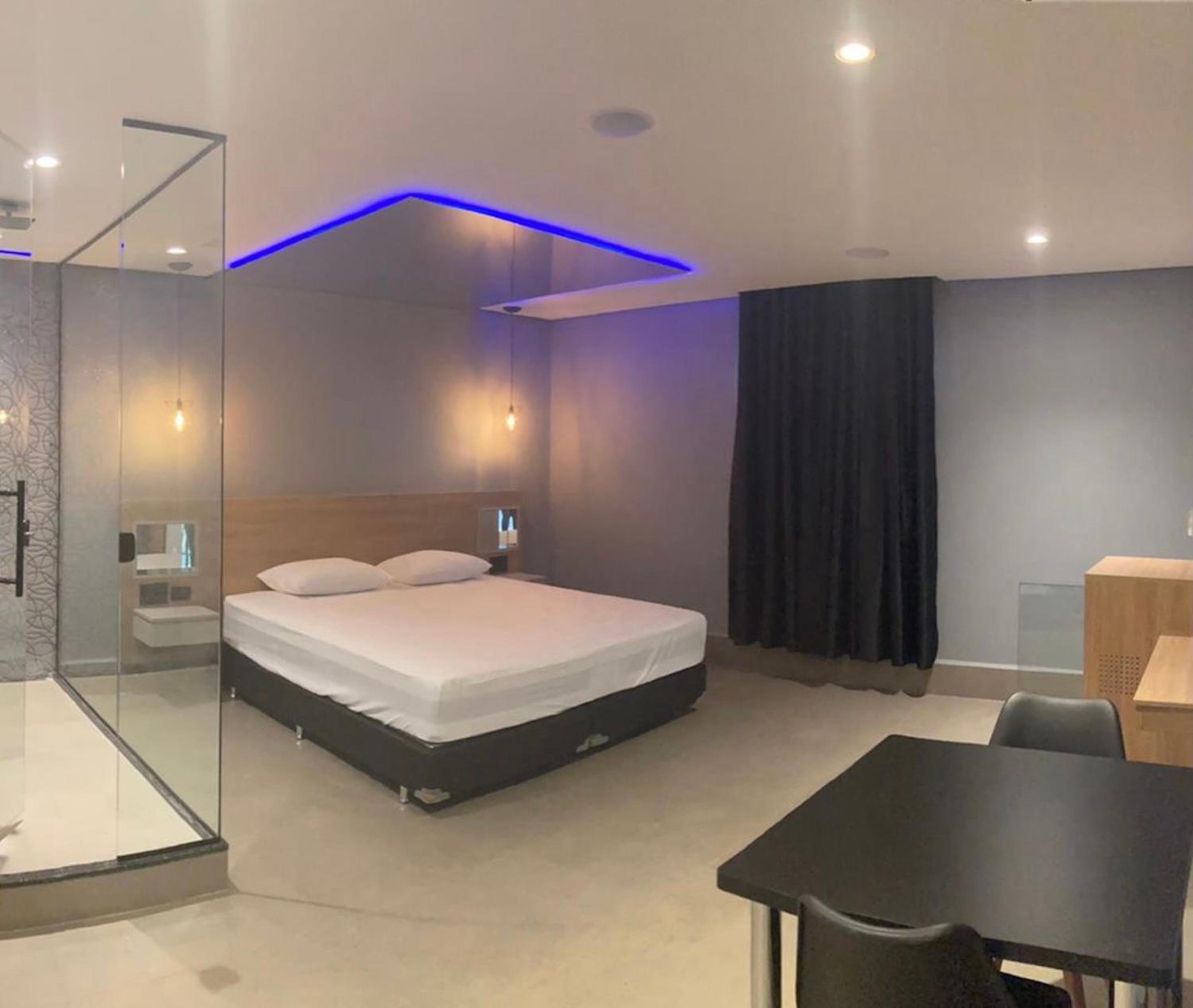Suite - Photo 12