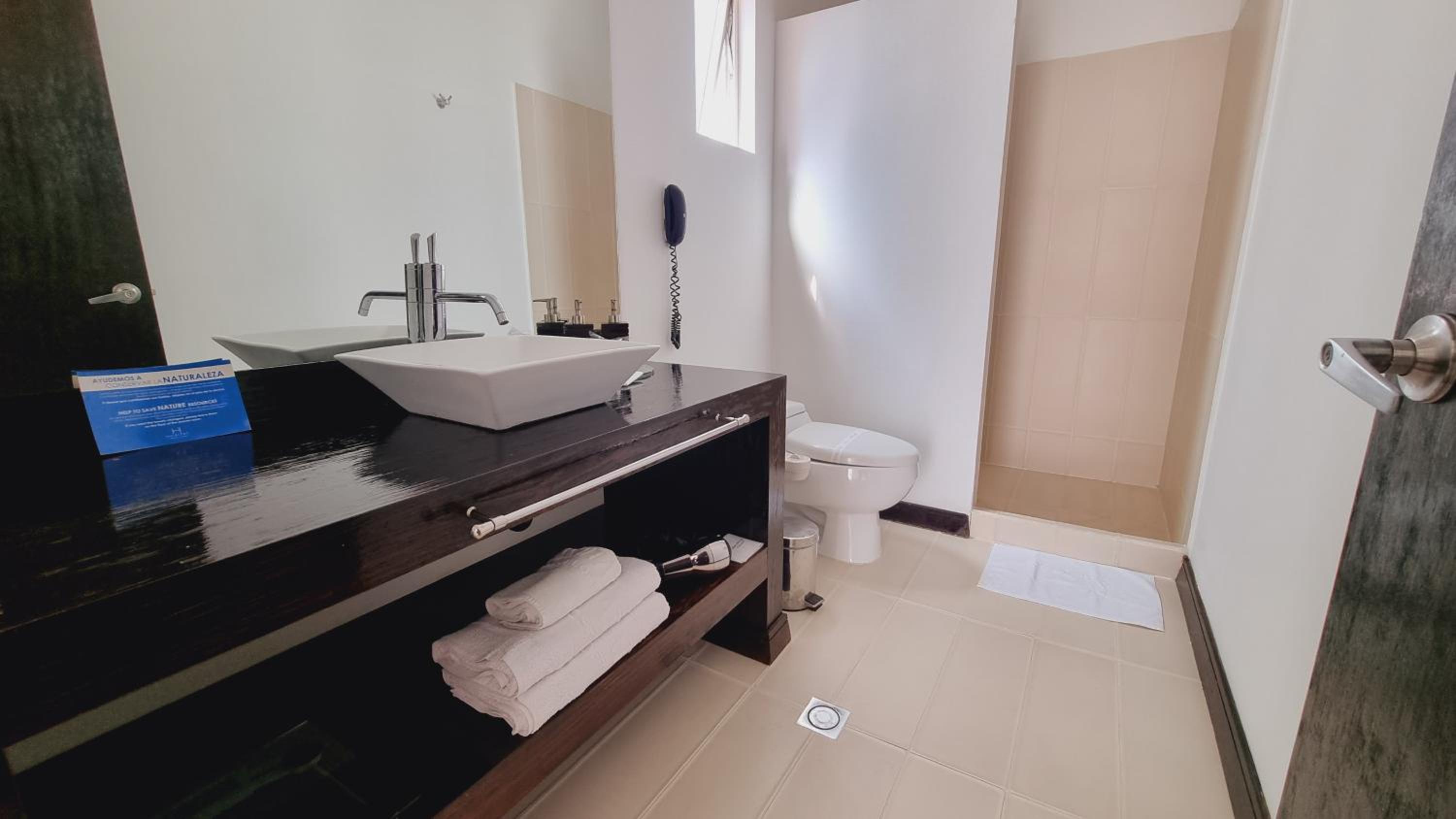 Suite - Photo 12