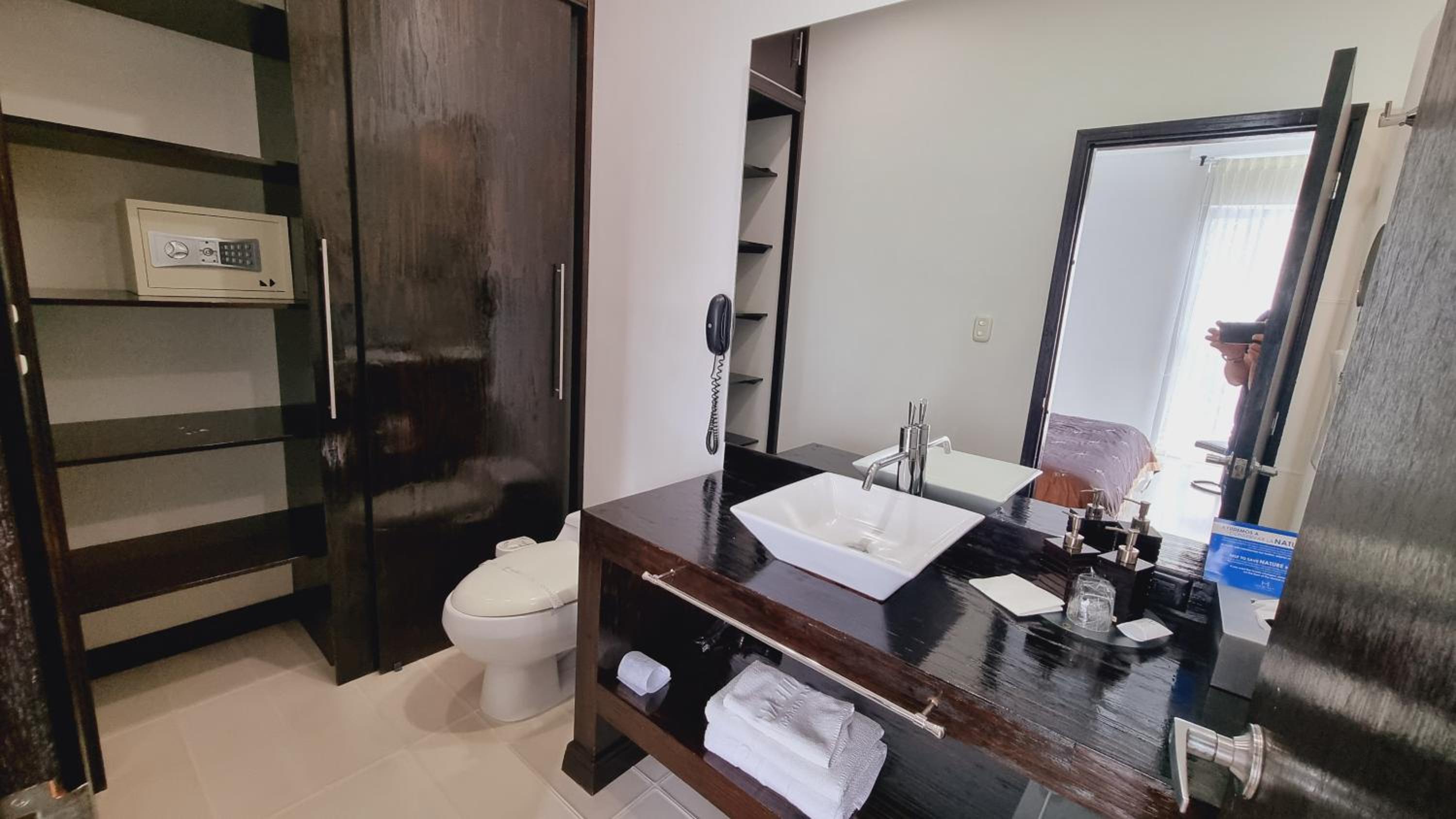 Suite - Photo 8