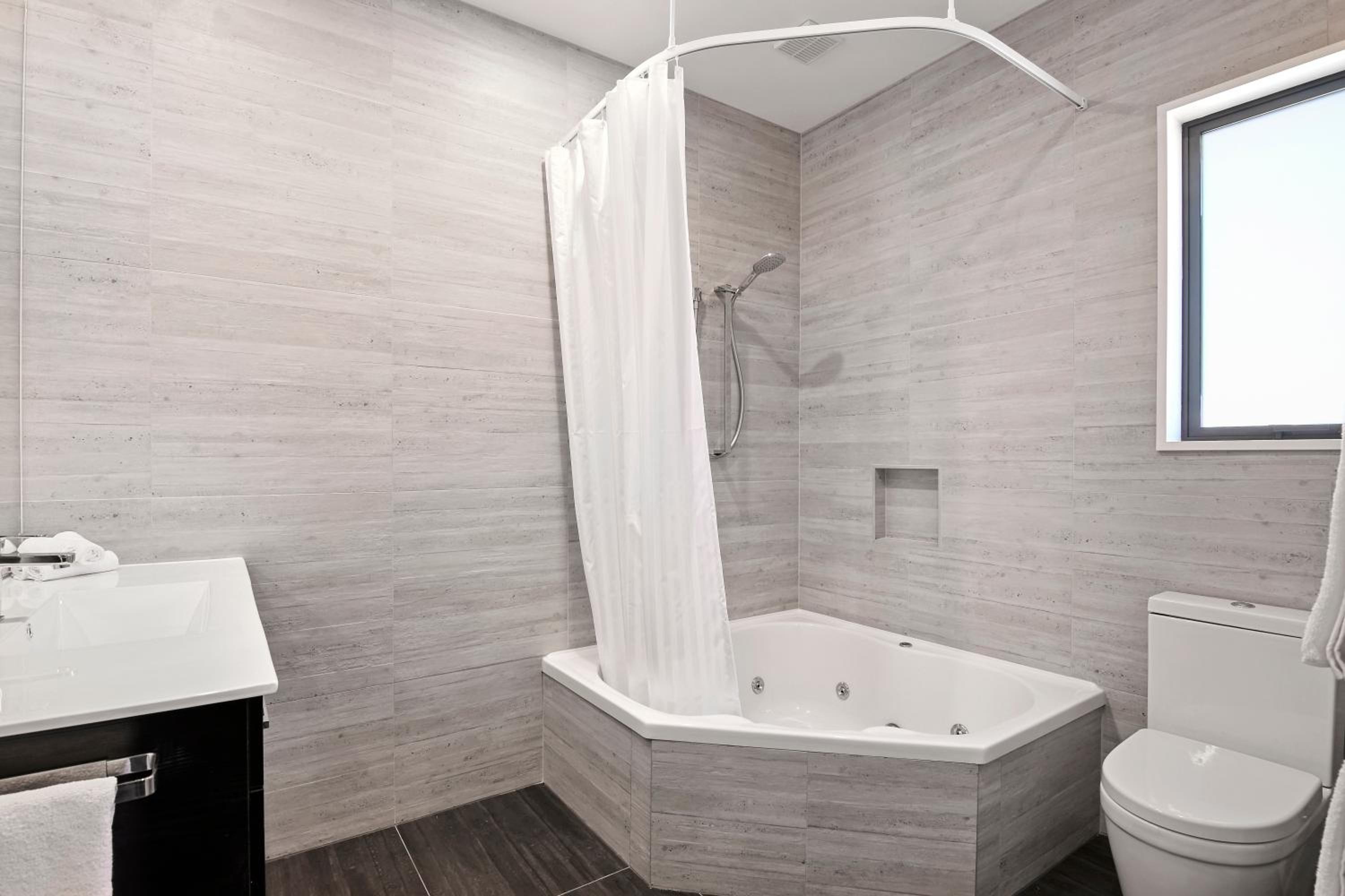 Family Room with Bath - Photo 2