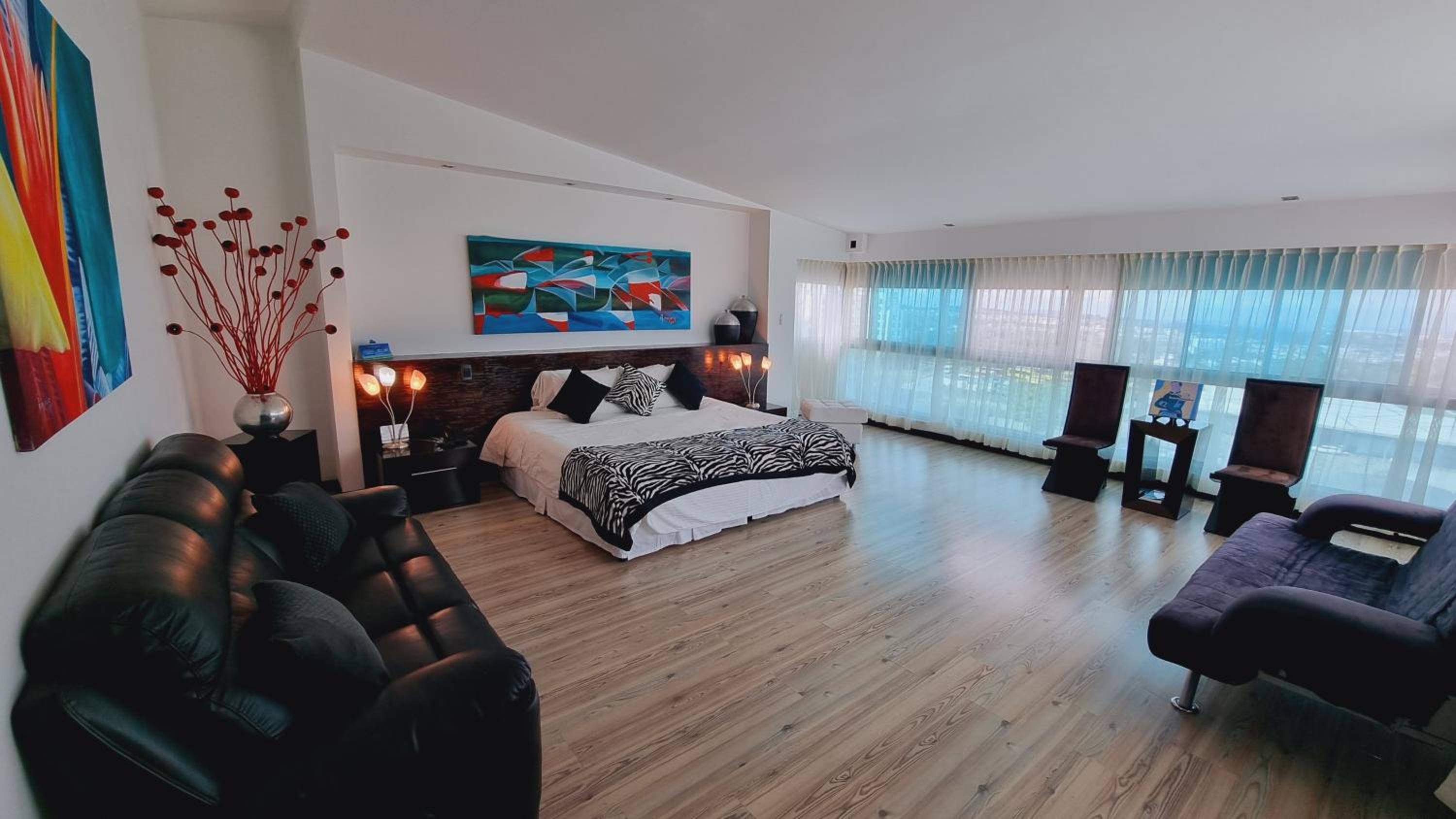 Deluxe King Suite