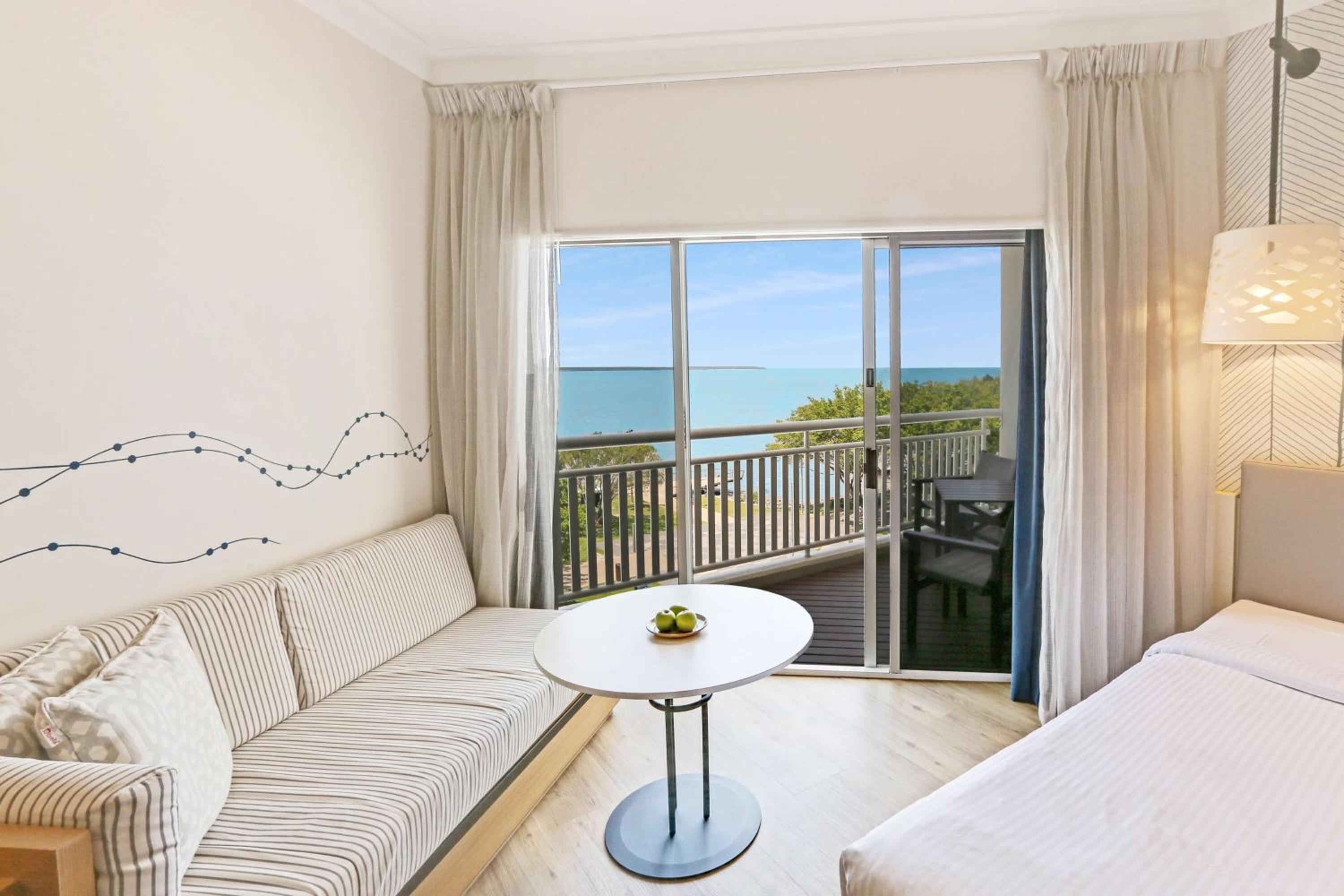 Deluxe Room with Sea View Twin Room thumbnail 5