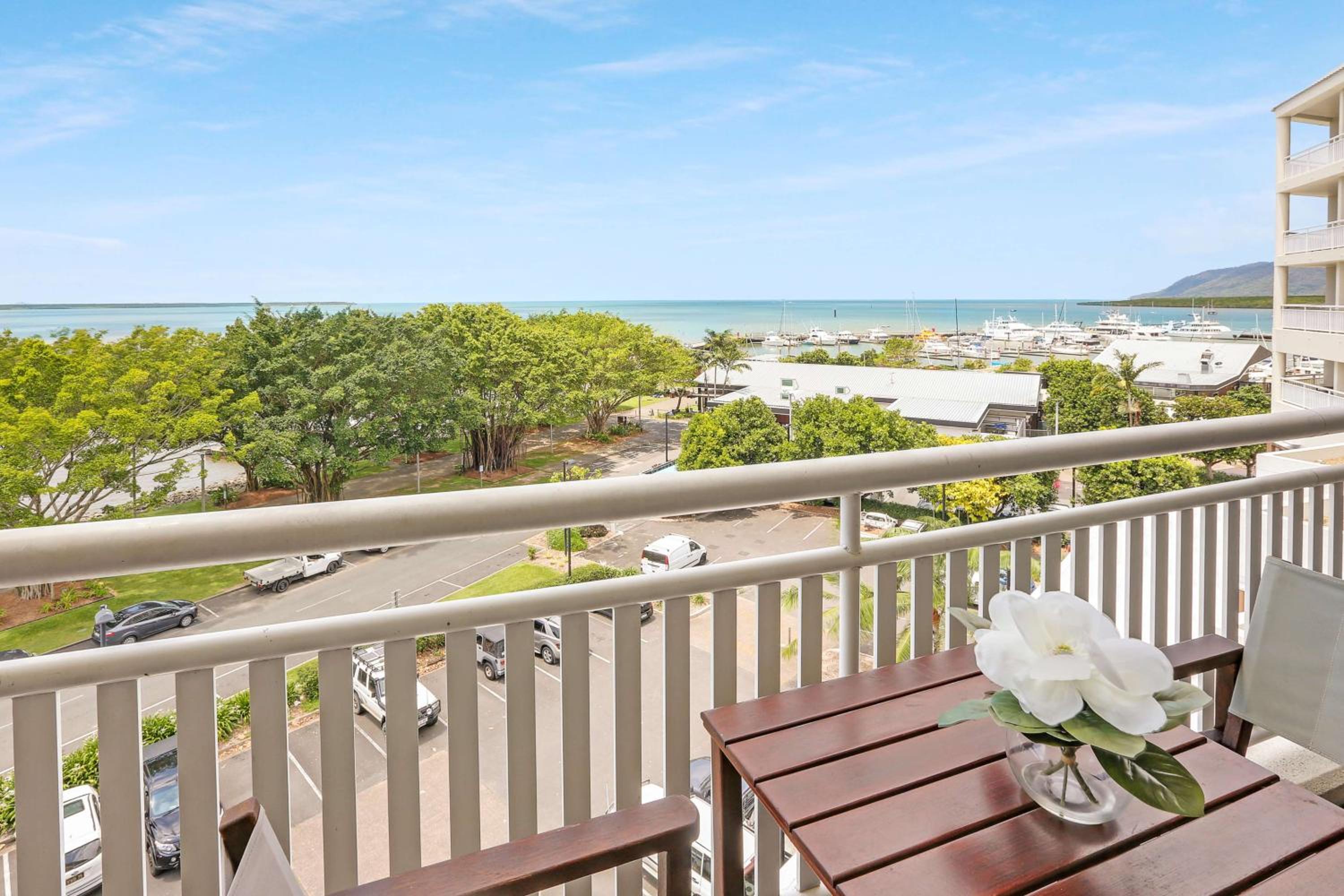 Deluxe Room with Sea View - Photo 16
