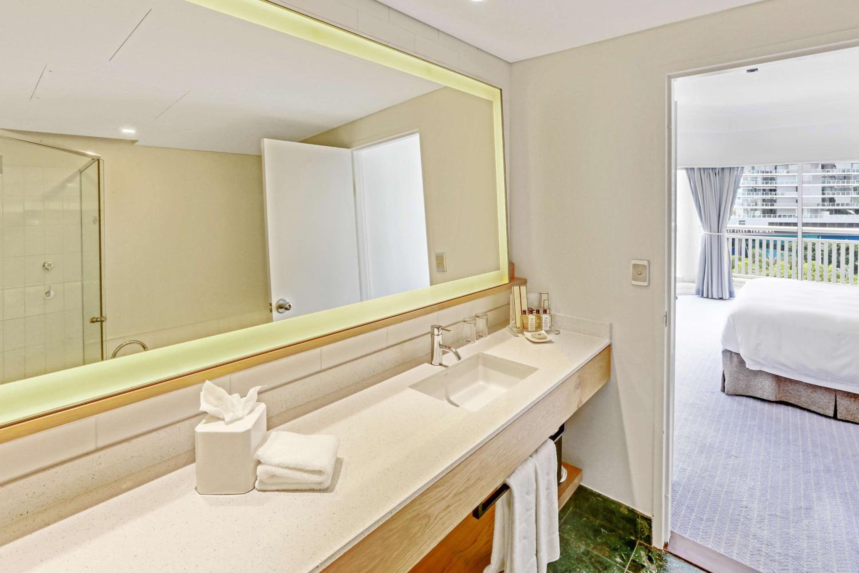 One-Bedroom Suite - Photo 11