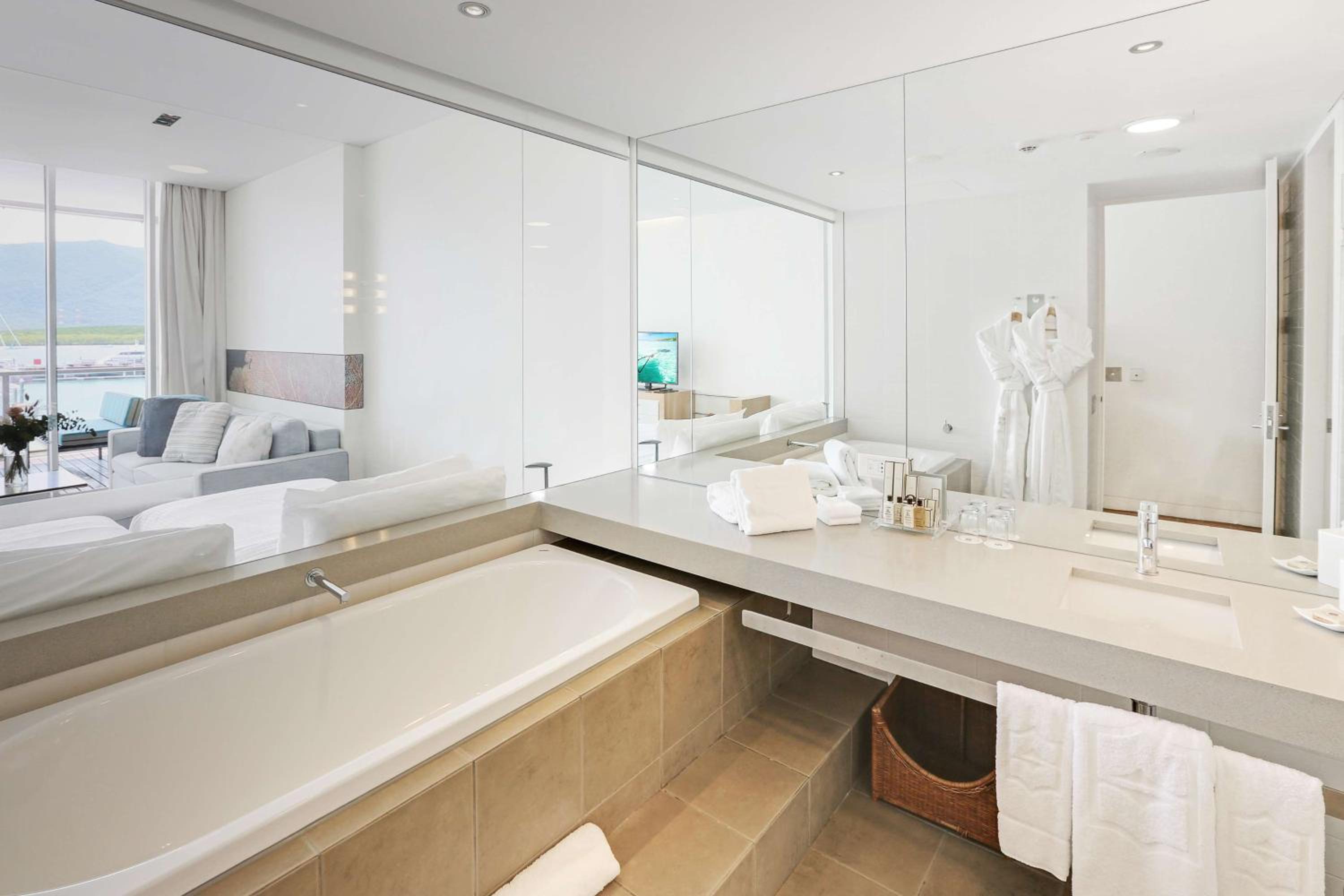 Horizon Club Twin Room - Photo 18