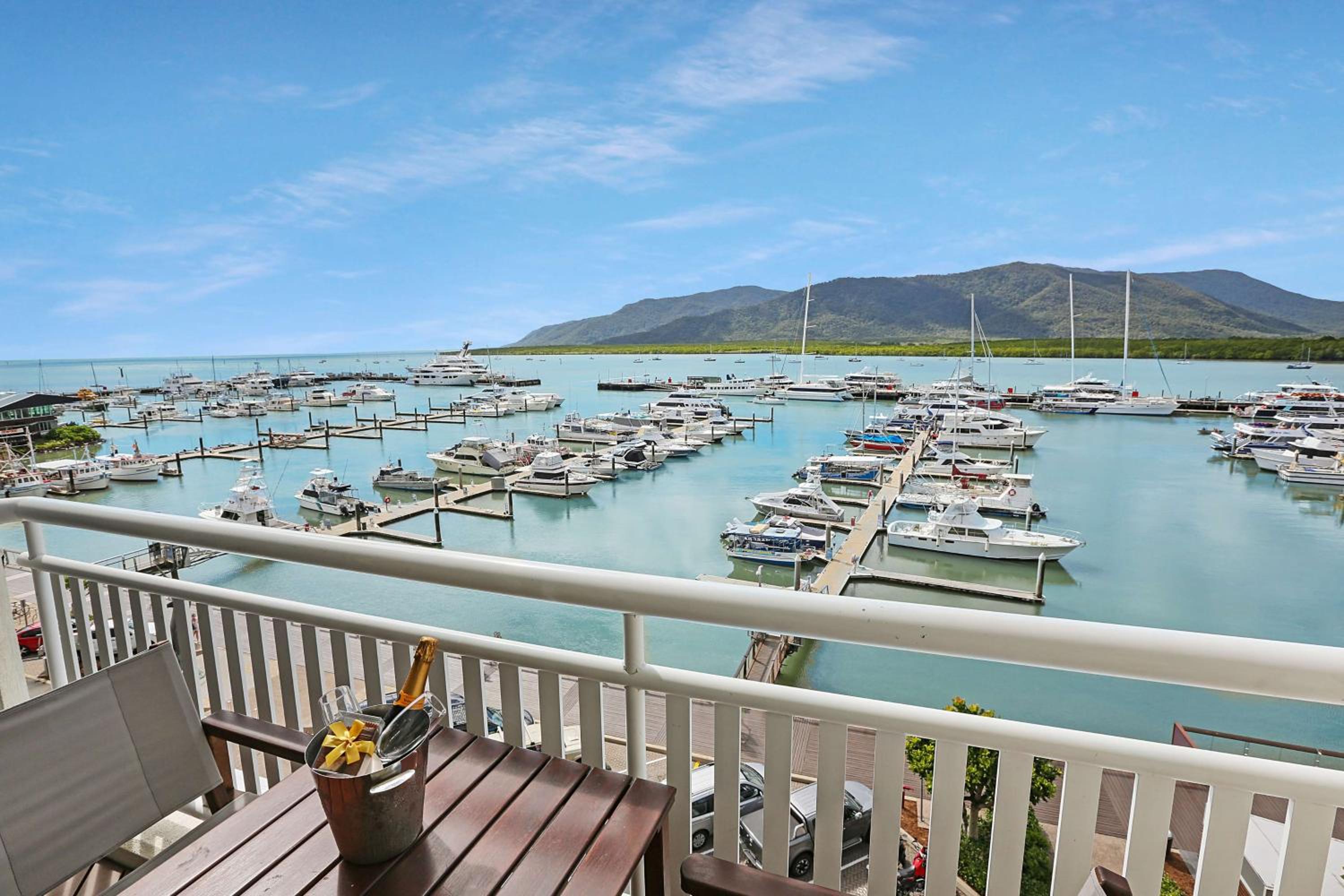 Executive Marina Room - Photo 7