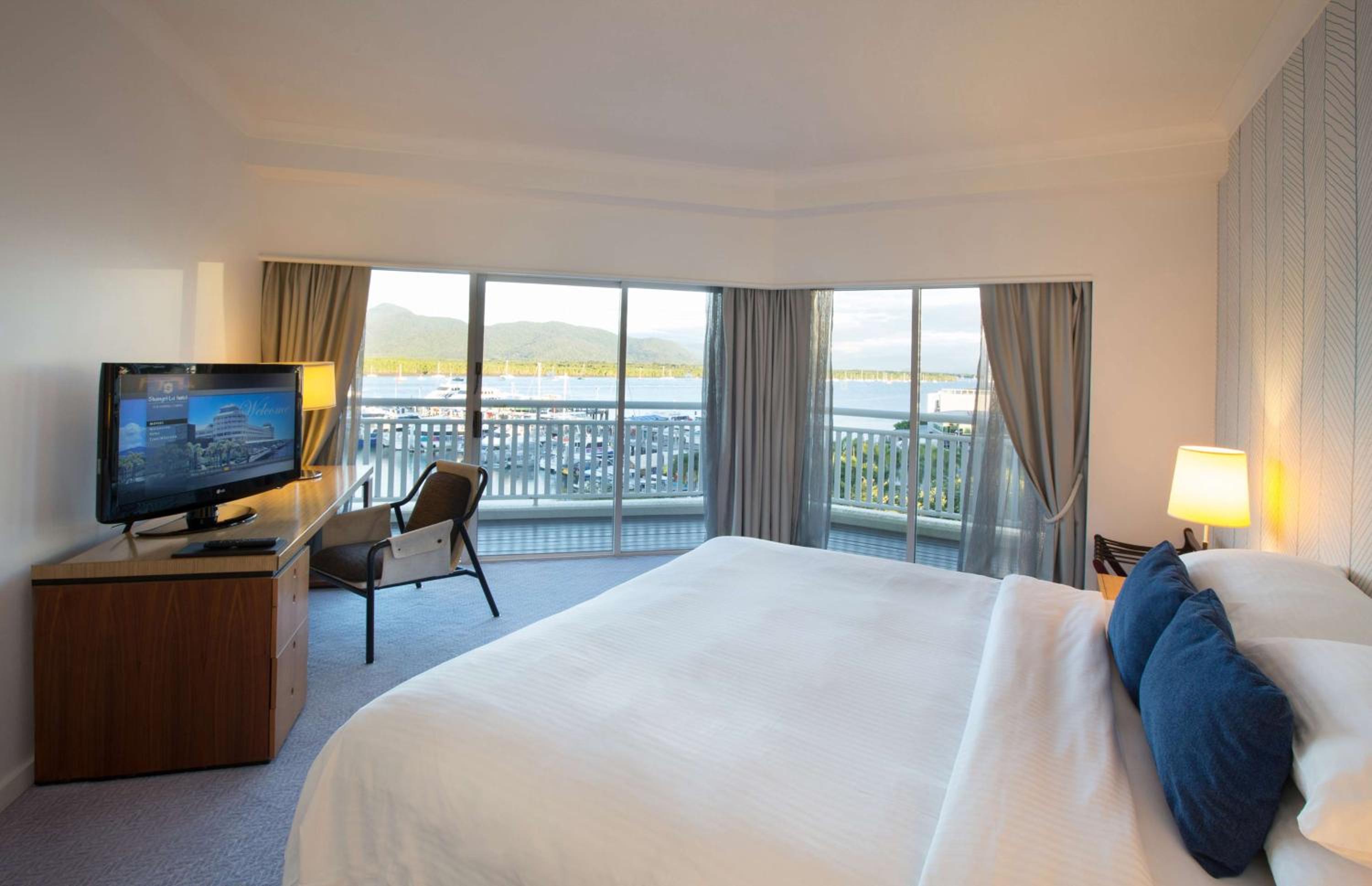 One-Bedroom Suite - Photo 7