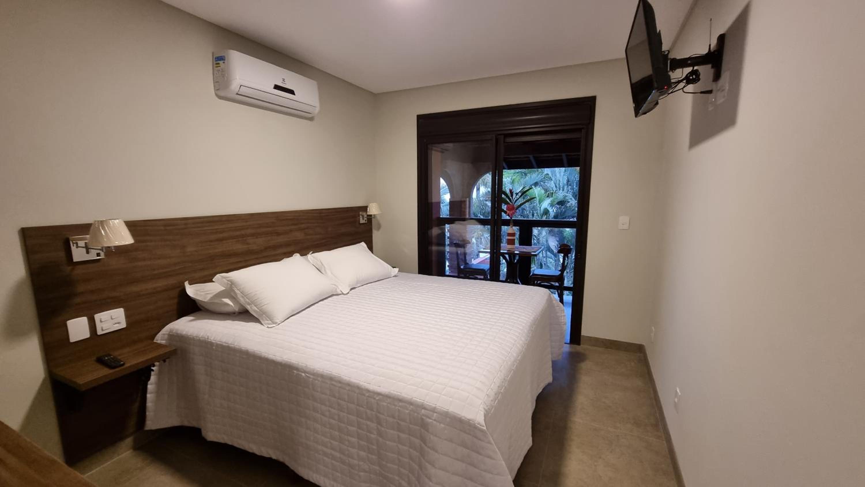 Standard Suite - Photo 1
