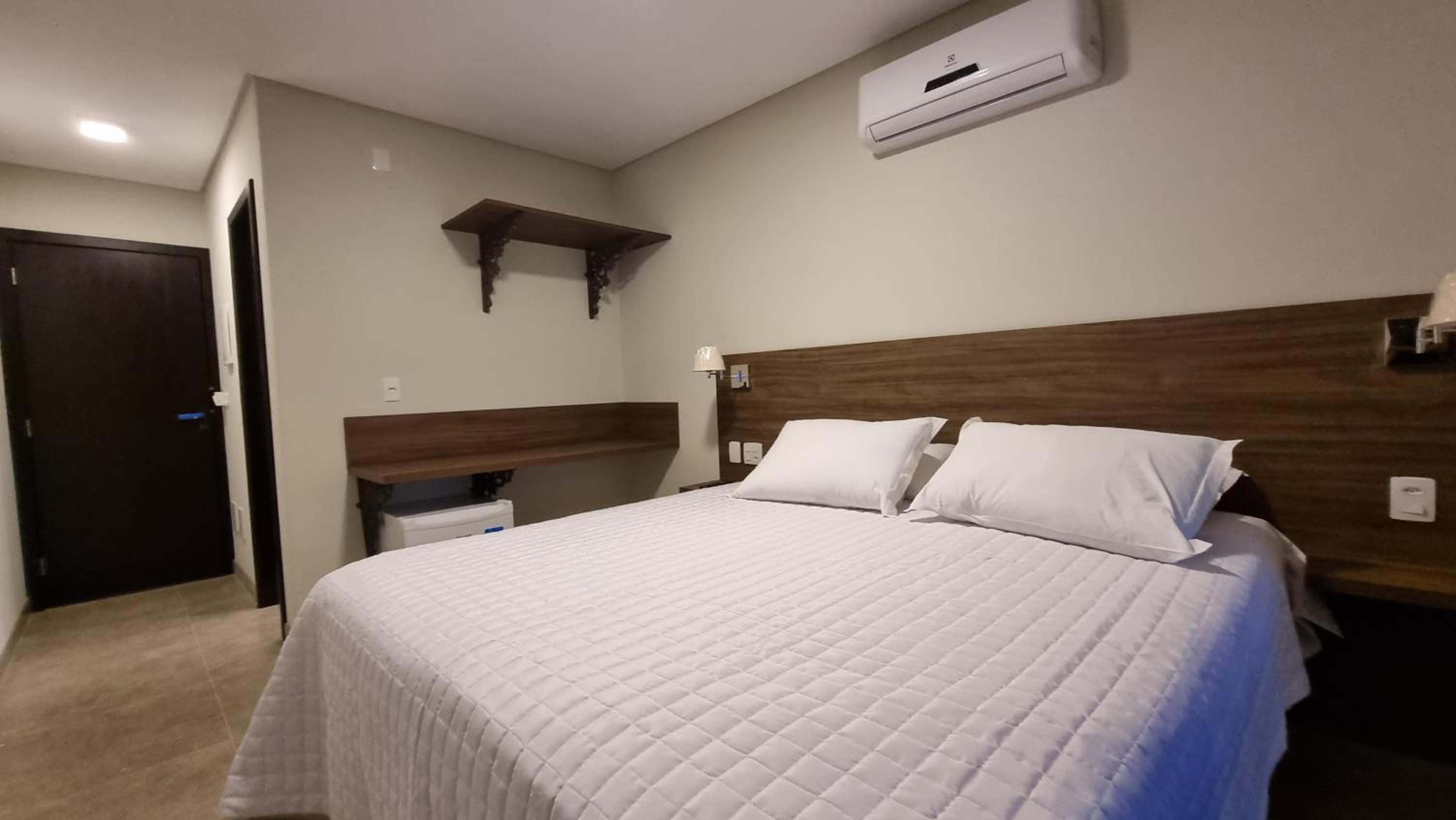 Standard Suite - Photo 2
