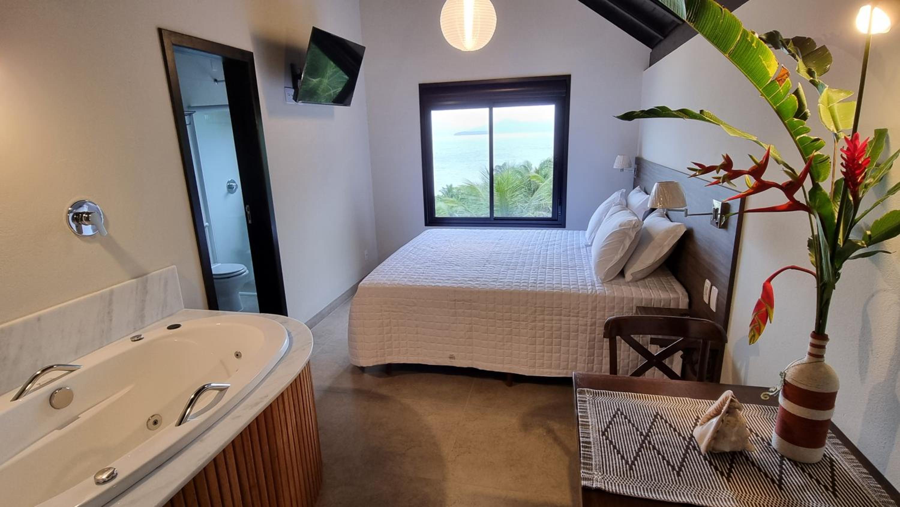 Suite with Hot Tub