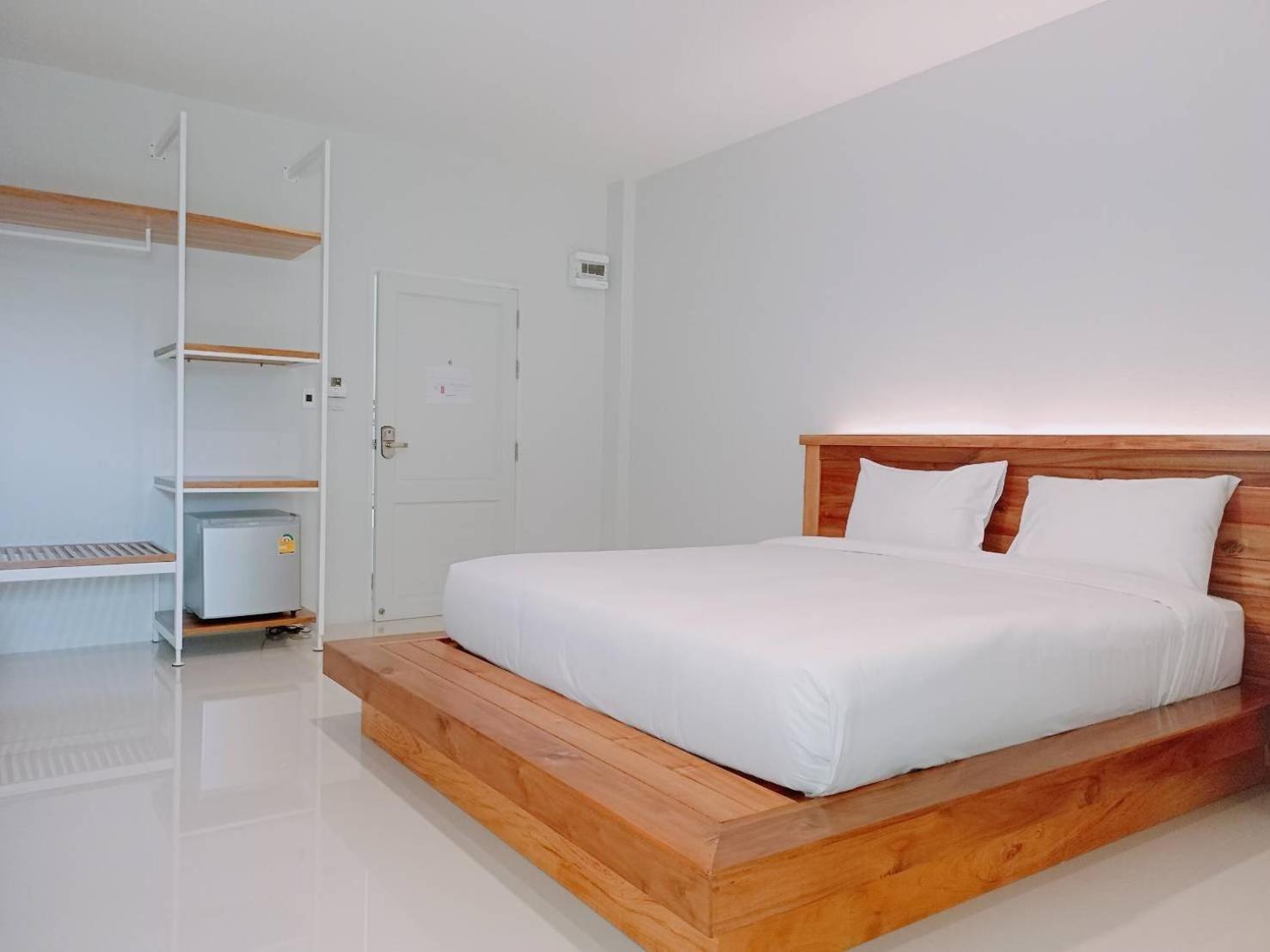 Standard Single Room - Photo 8
