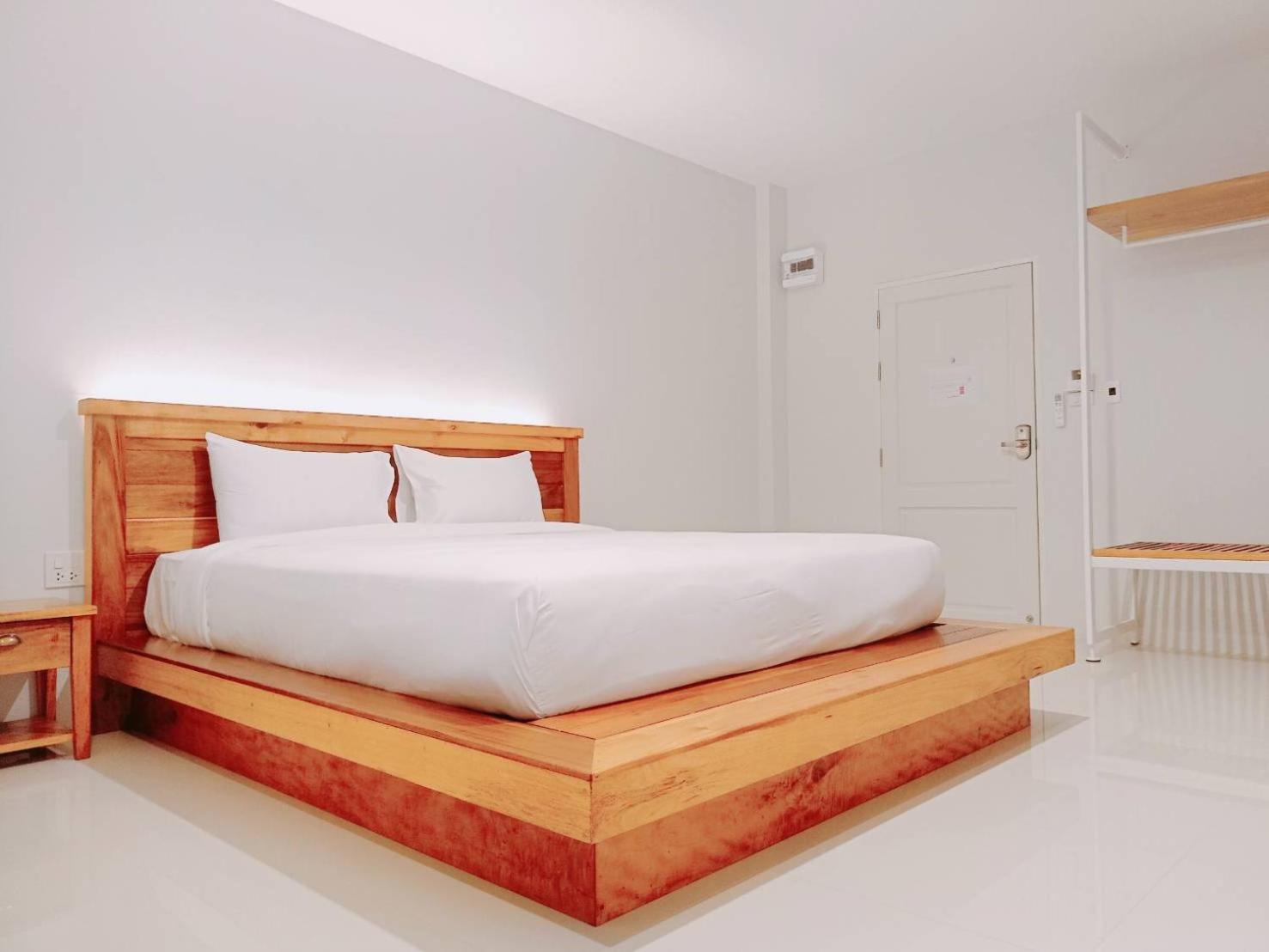 Standard Single Room - Photo 11