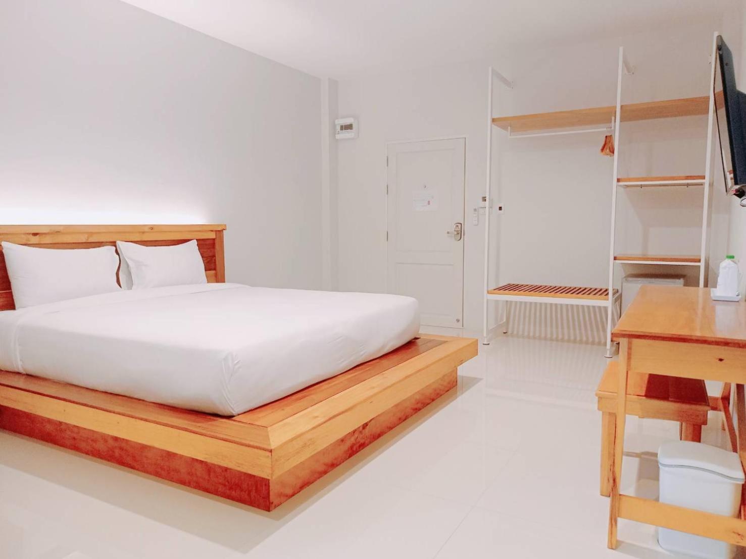 Standard Single Room - Photo 10