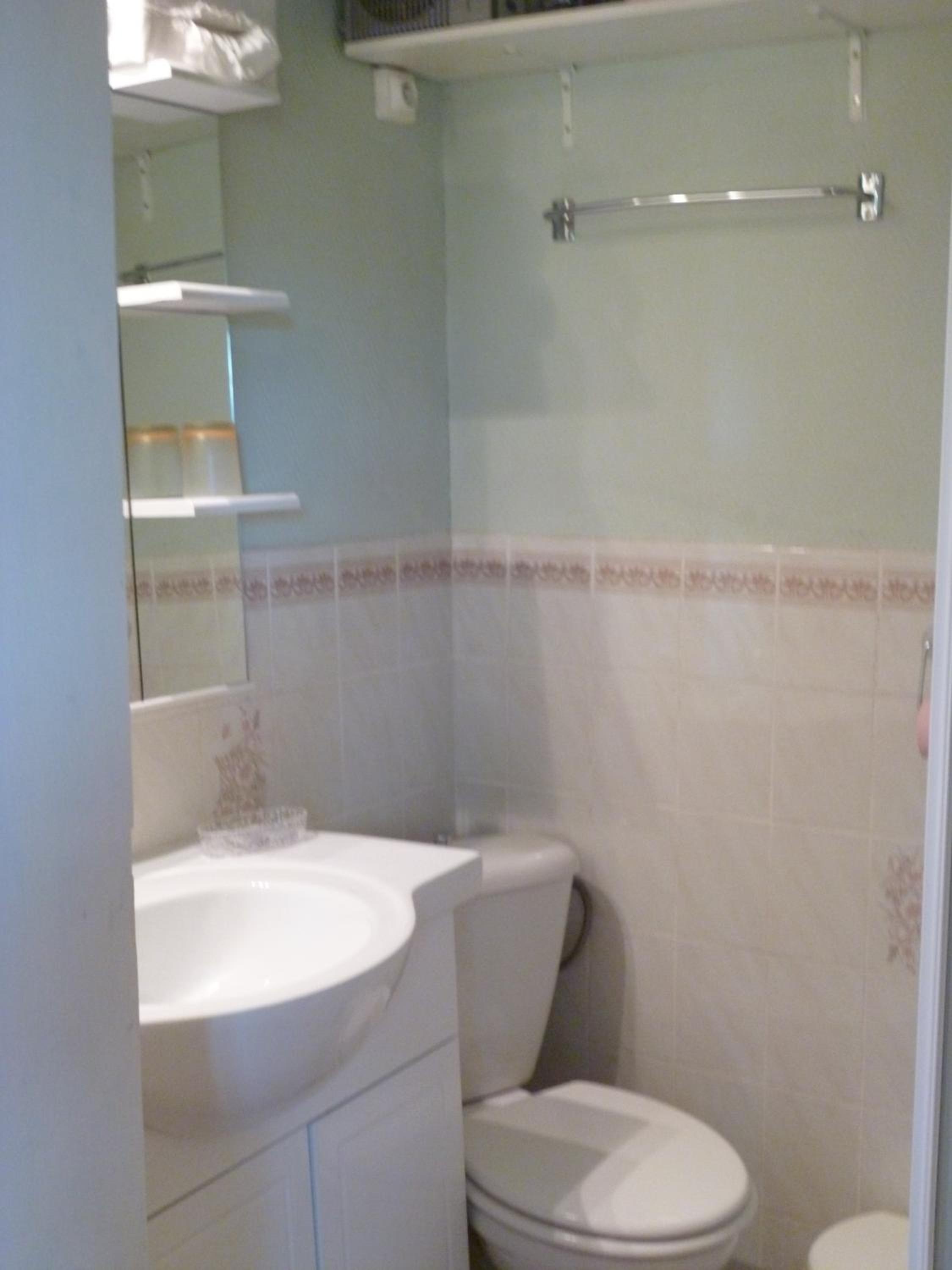 Double Room - Photo 6