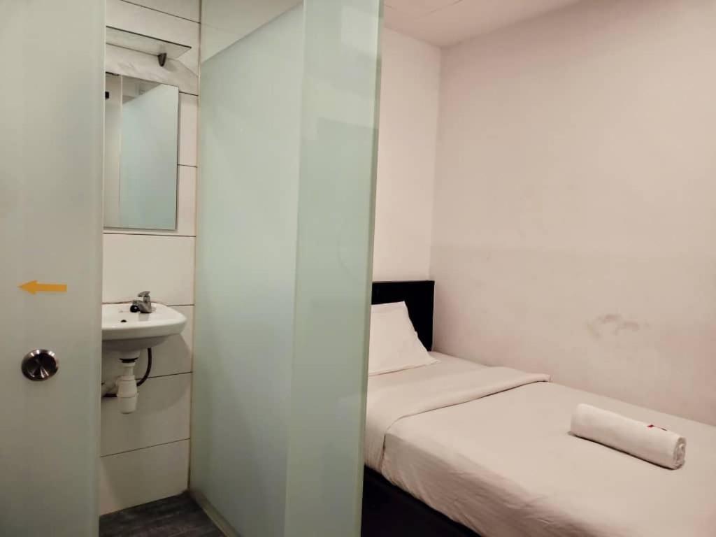 Single Room - Photo 2