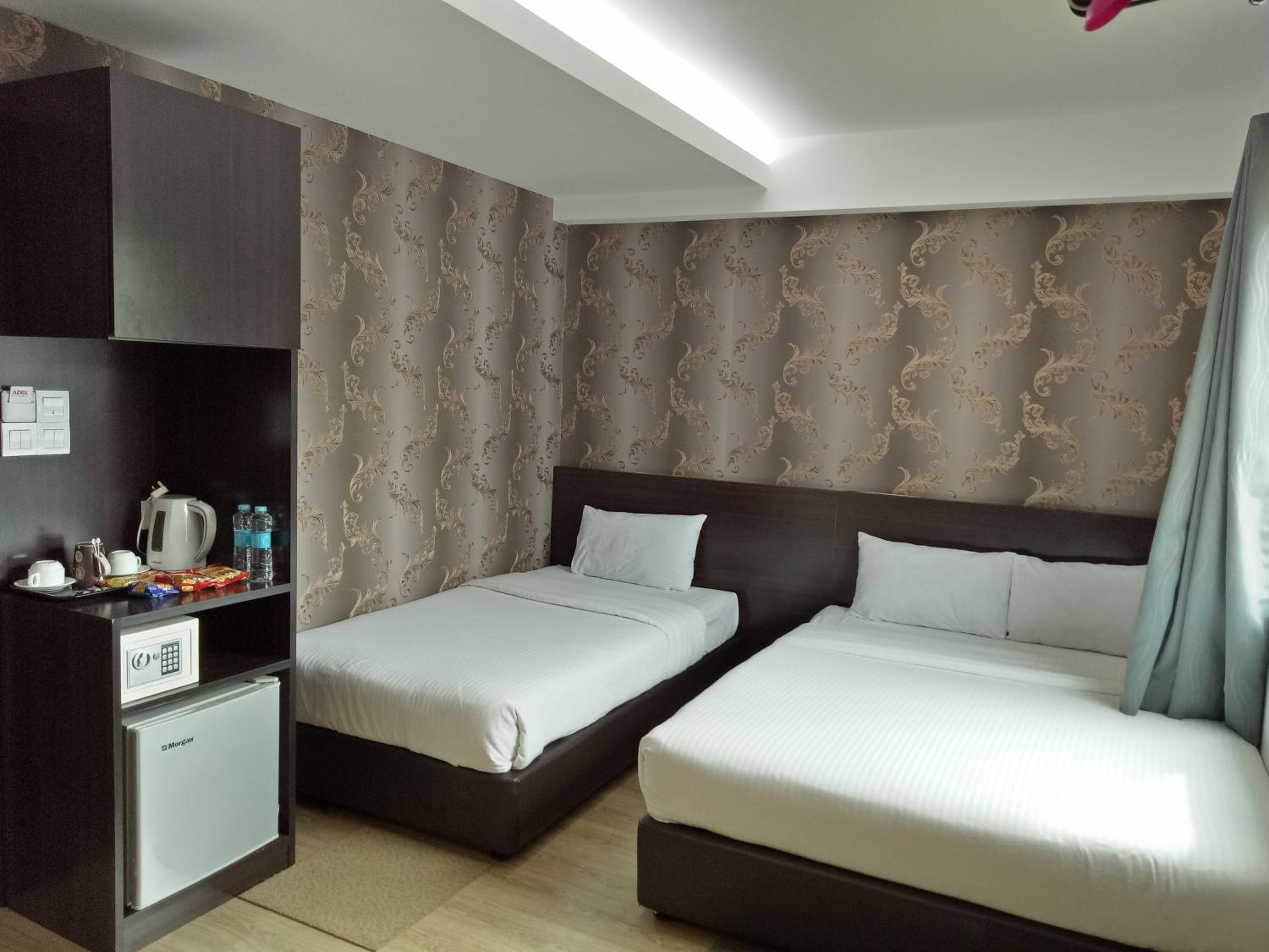 Deluxe Triple Room photo 2