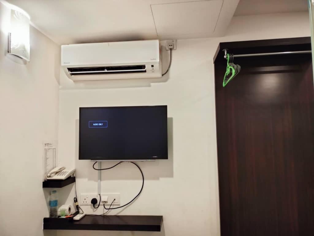 Single Room - Photo 1
