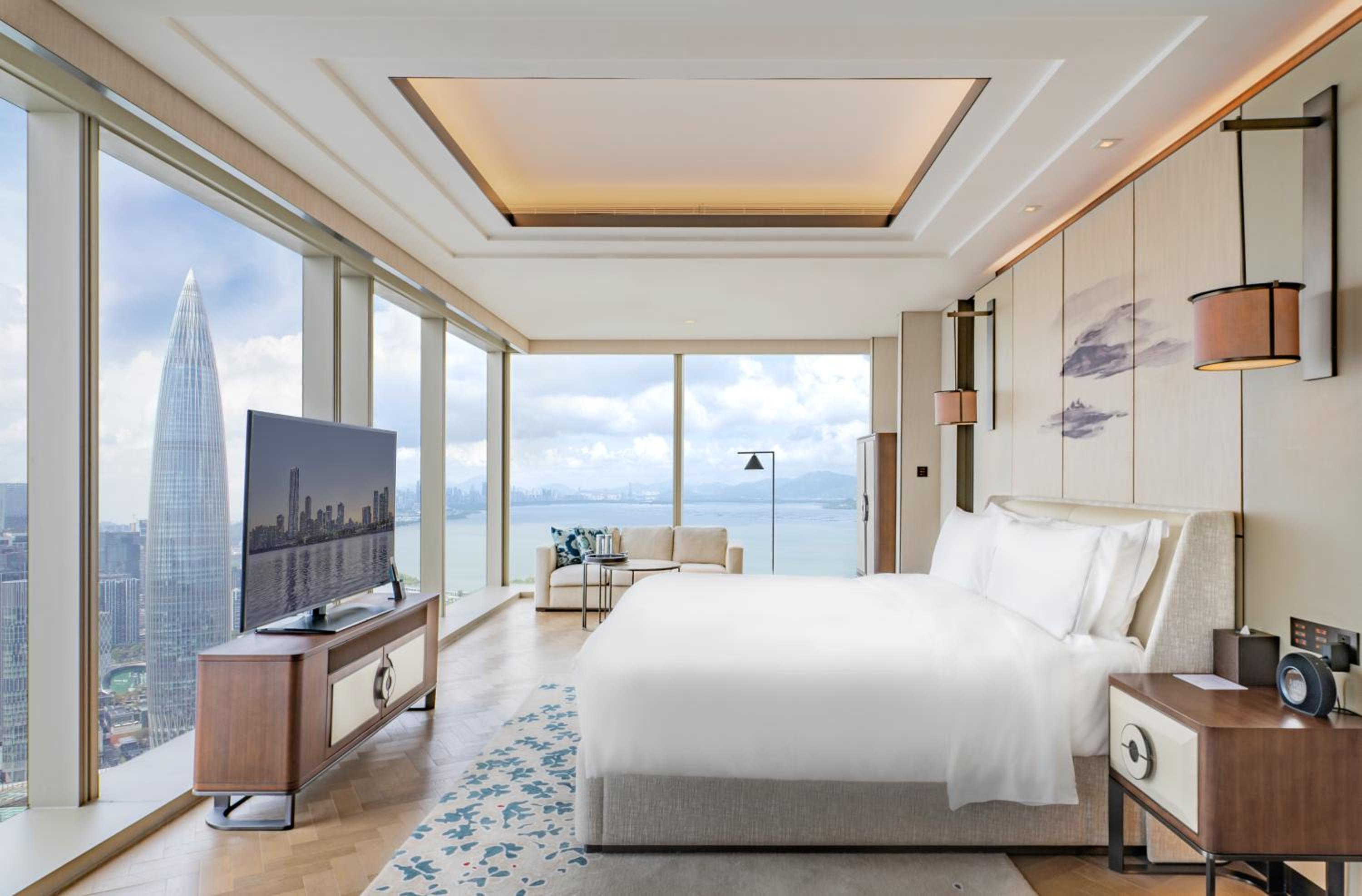 Metropolitan King Studio with Bay View - Photo 4
