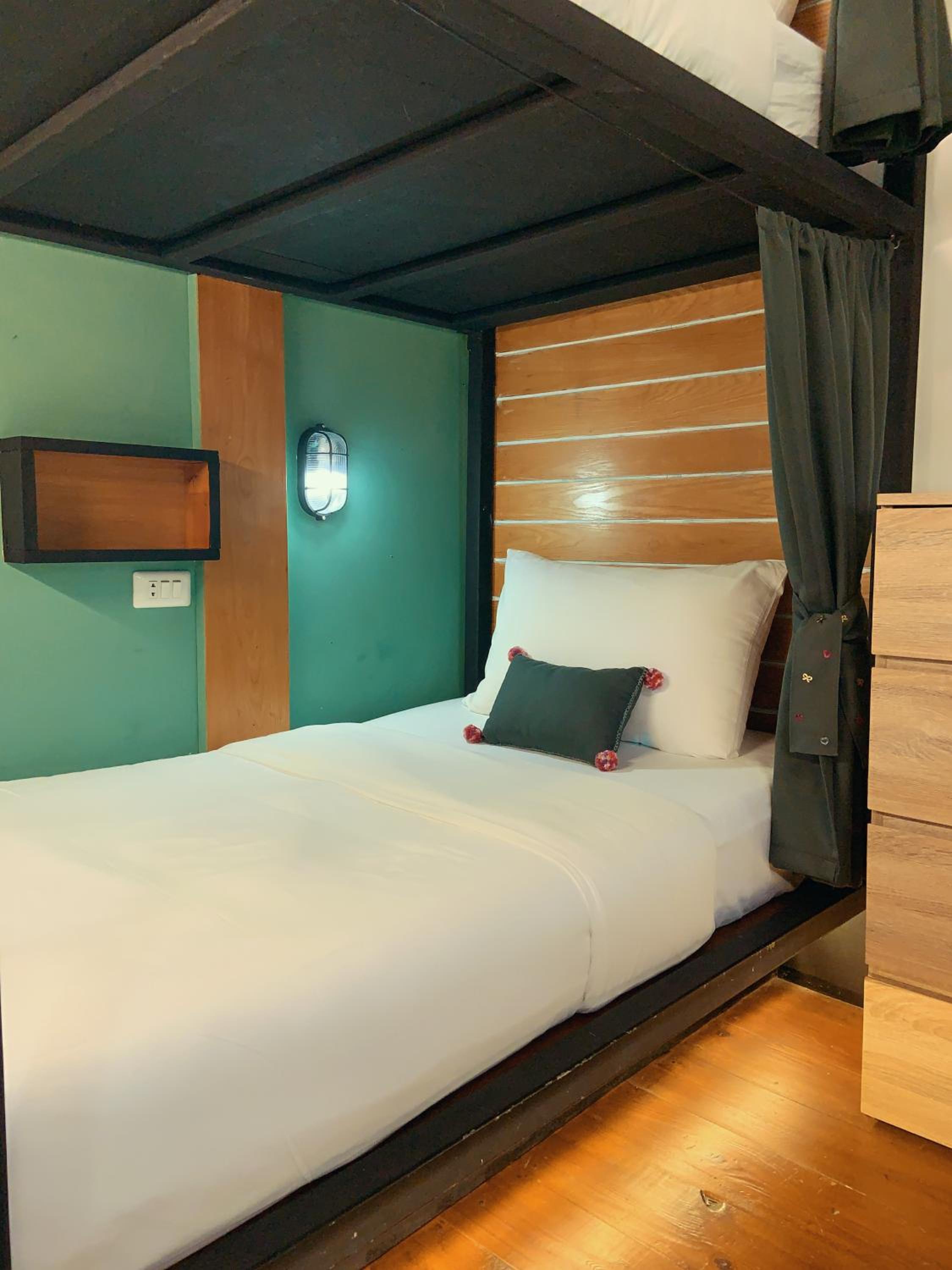 Quadruple Room with Private Bathroom photo 2