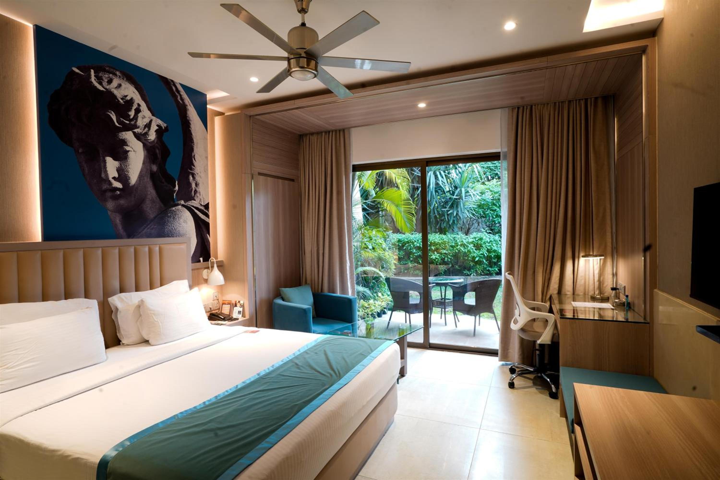 Retreat Room with 10% Discount on Food and Soft Beverages , SPA , Saloon and Laundry(only washing and Ironing) - Photo 1