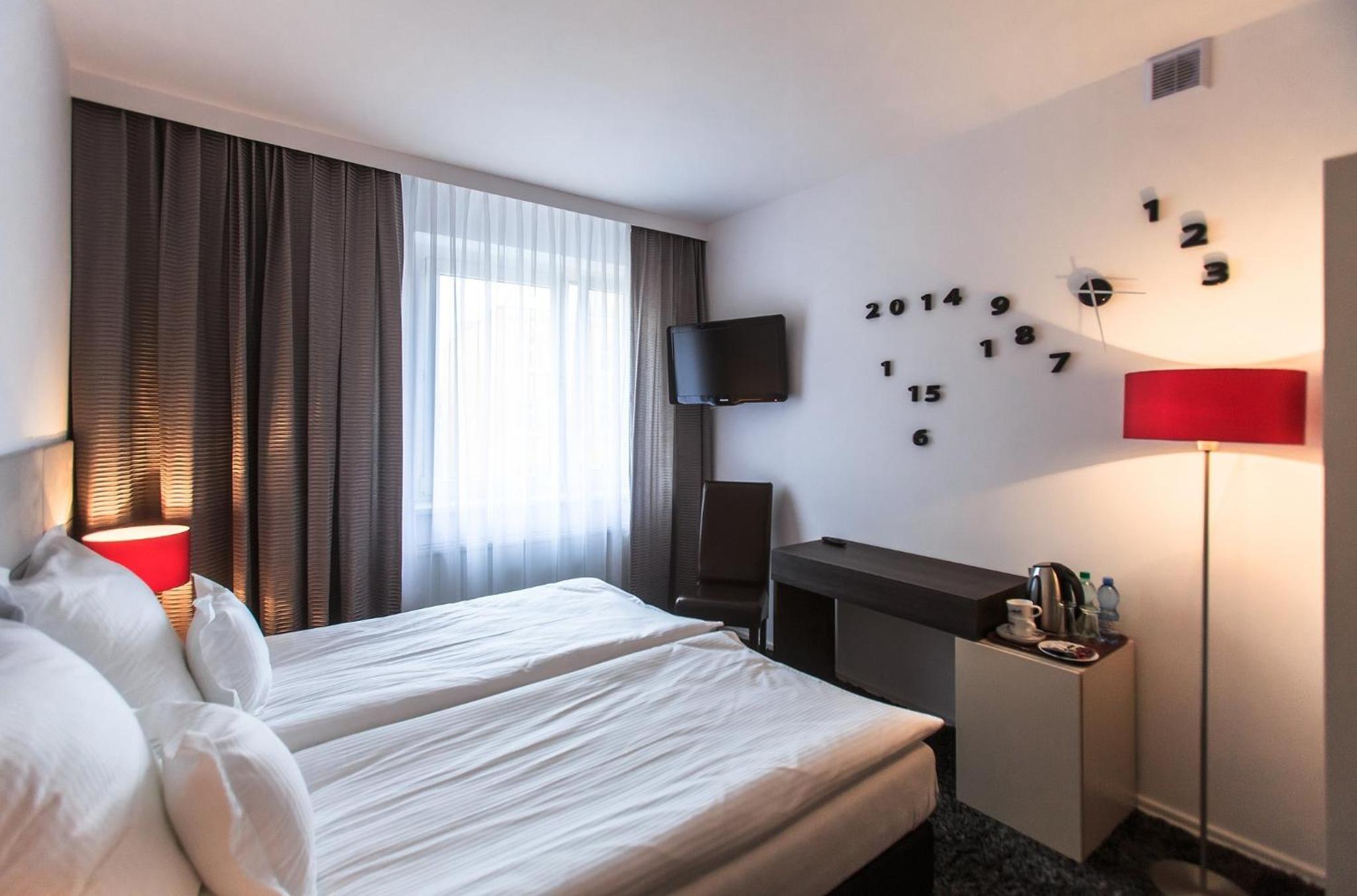 Deluxe Double Room with City View - Photo 2