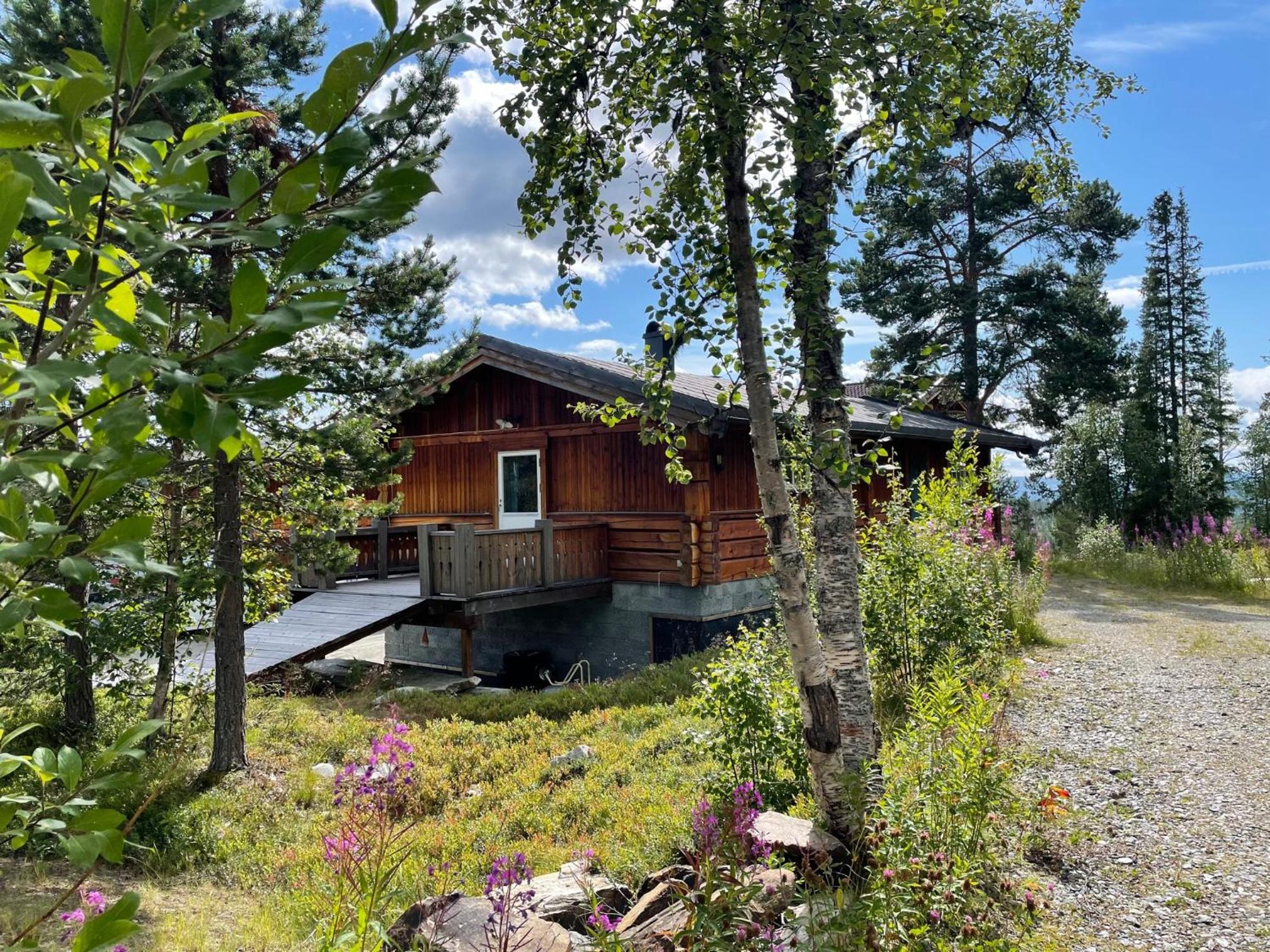 Three-Bedroom Cottage - Photo 2