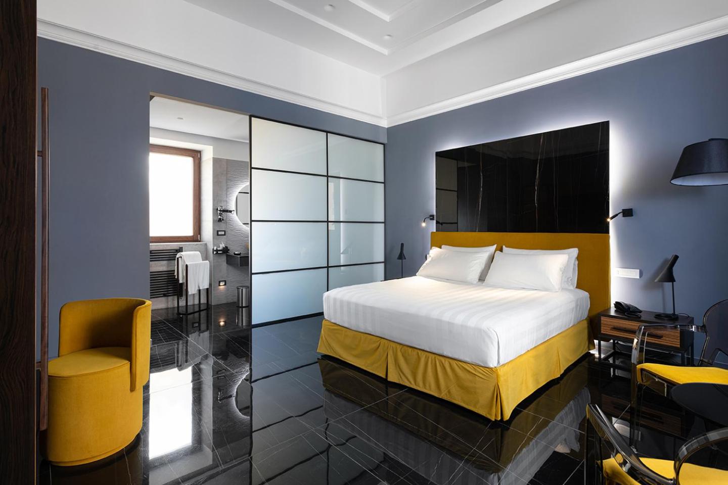 Deluxe Double Room with Balcony photo 1