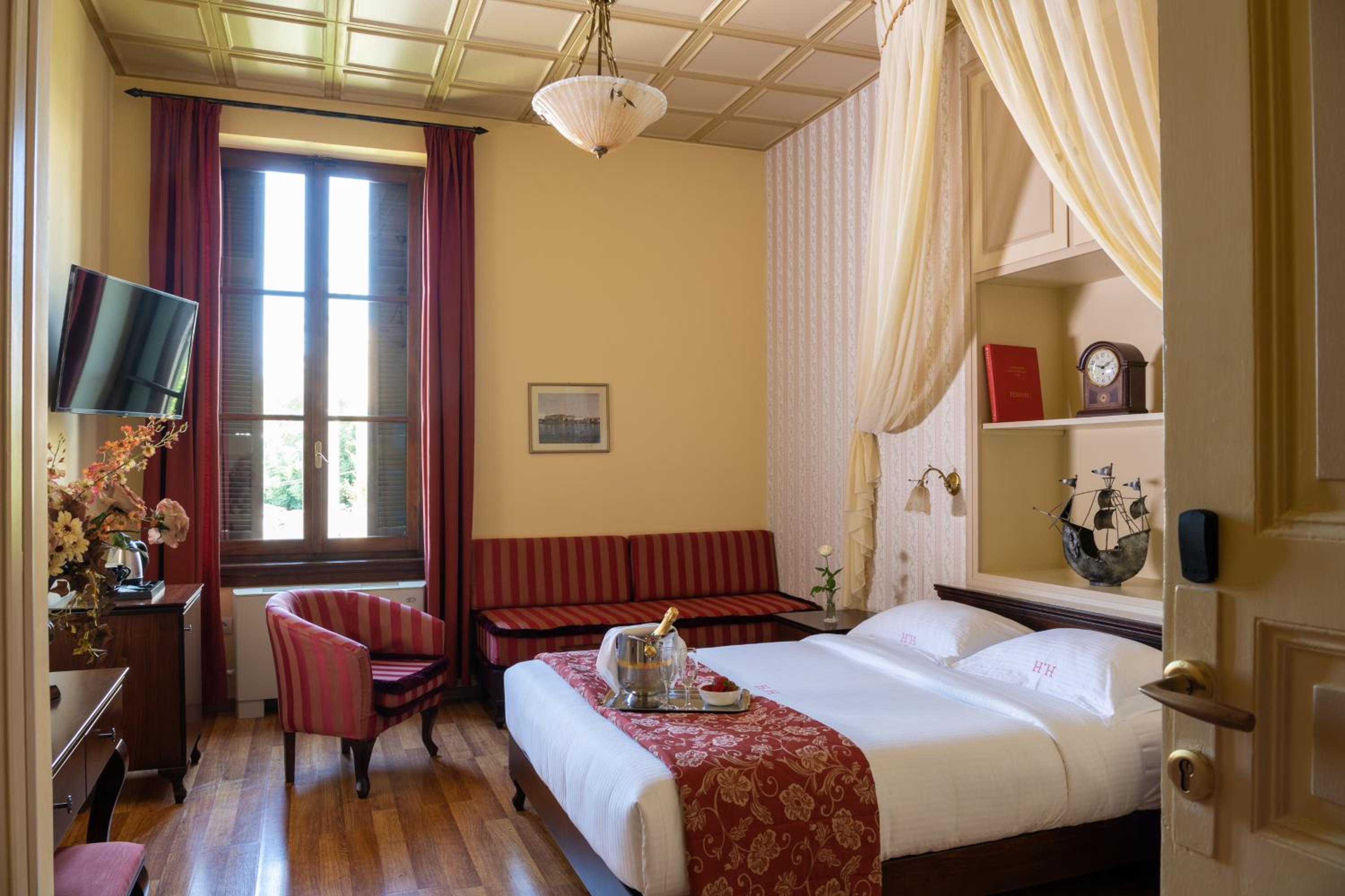 Superior Double or Twin Room - Photo 7